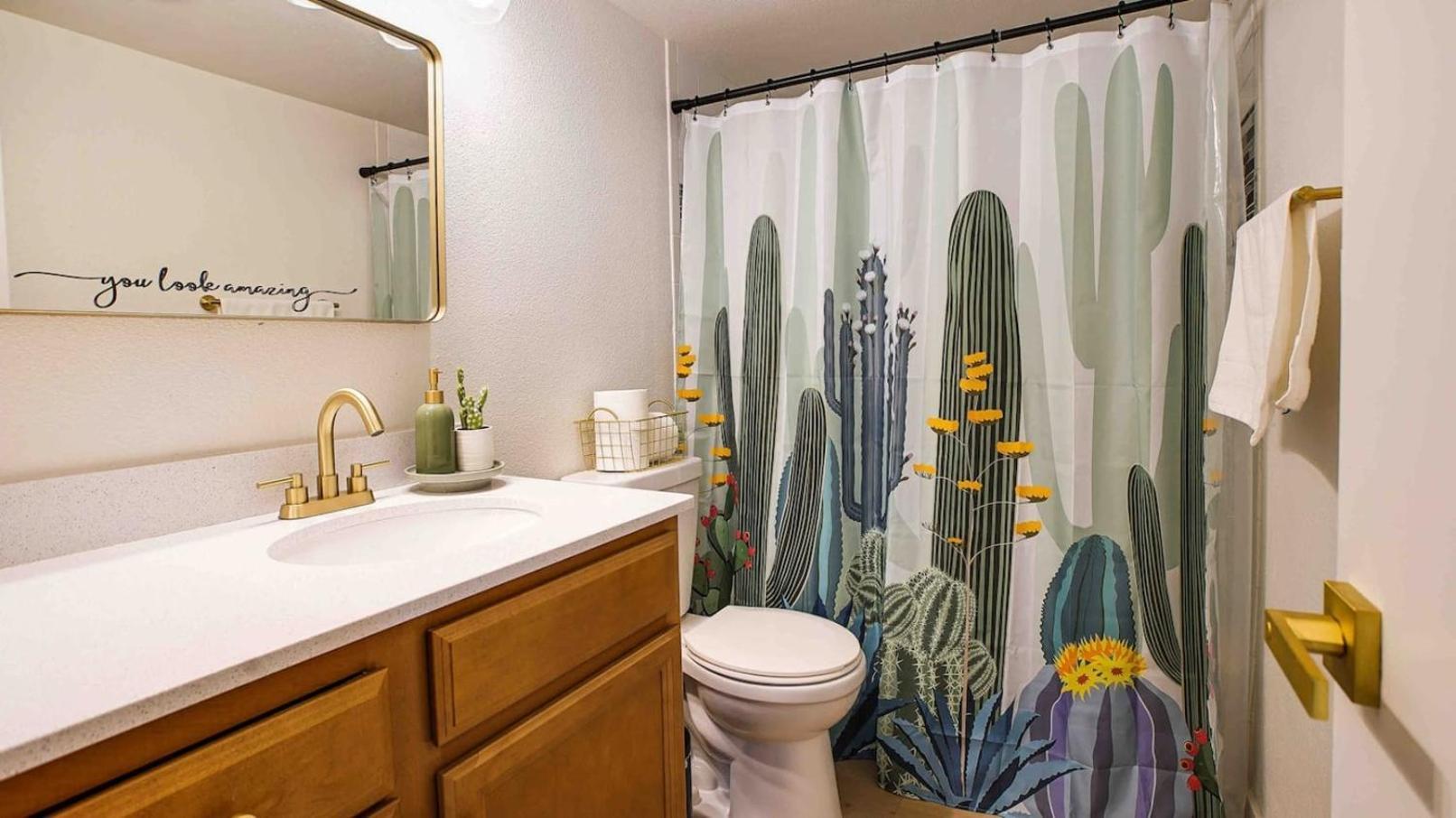 Holiday home Heated Pool & Hot Tub-walk To Old Town Condo! *