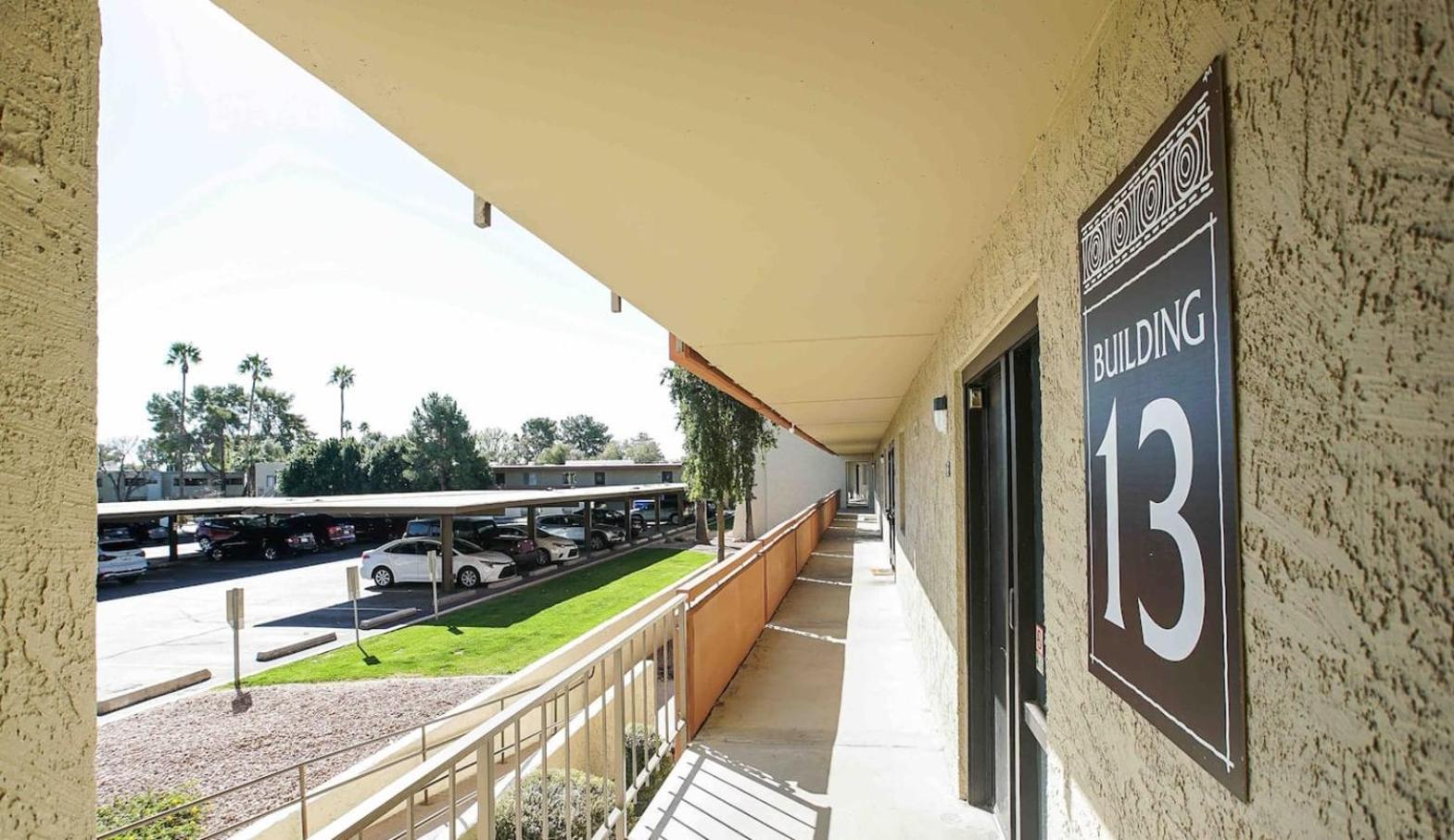 Heated Pool & Hot Tub-walk To Old Town Condo! Scottsdale