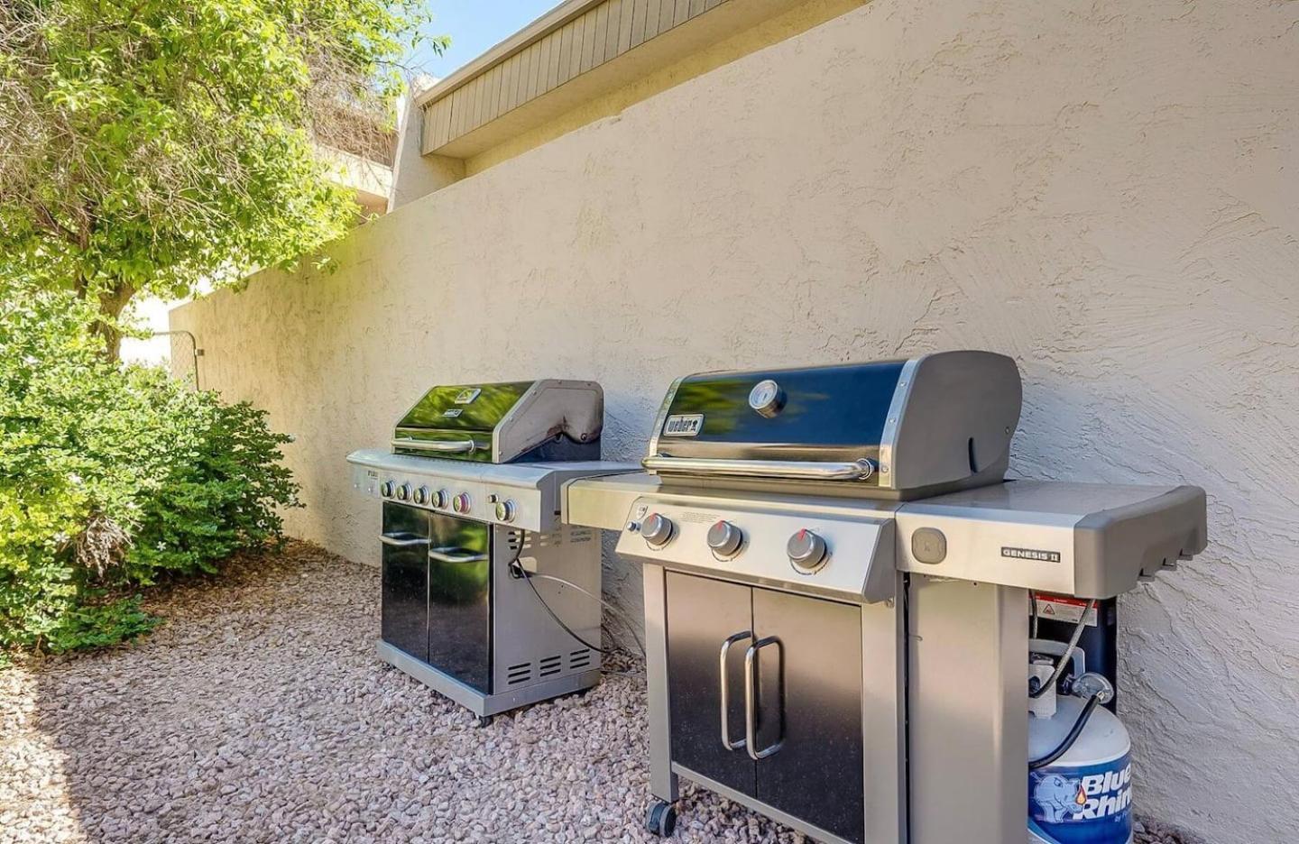Heated Pool & Hot Tub-walk To Old Town Condo! Holiday home Scottsdale