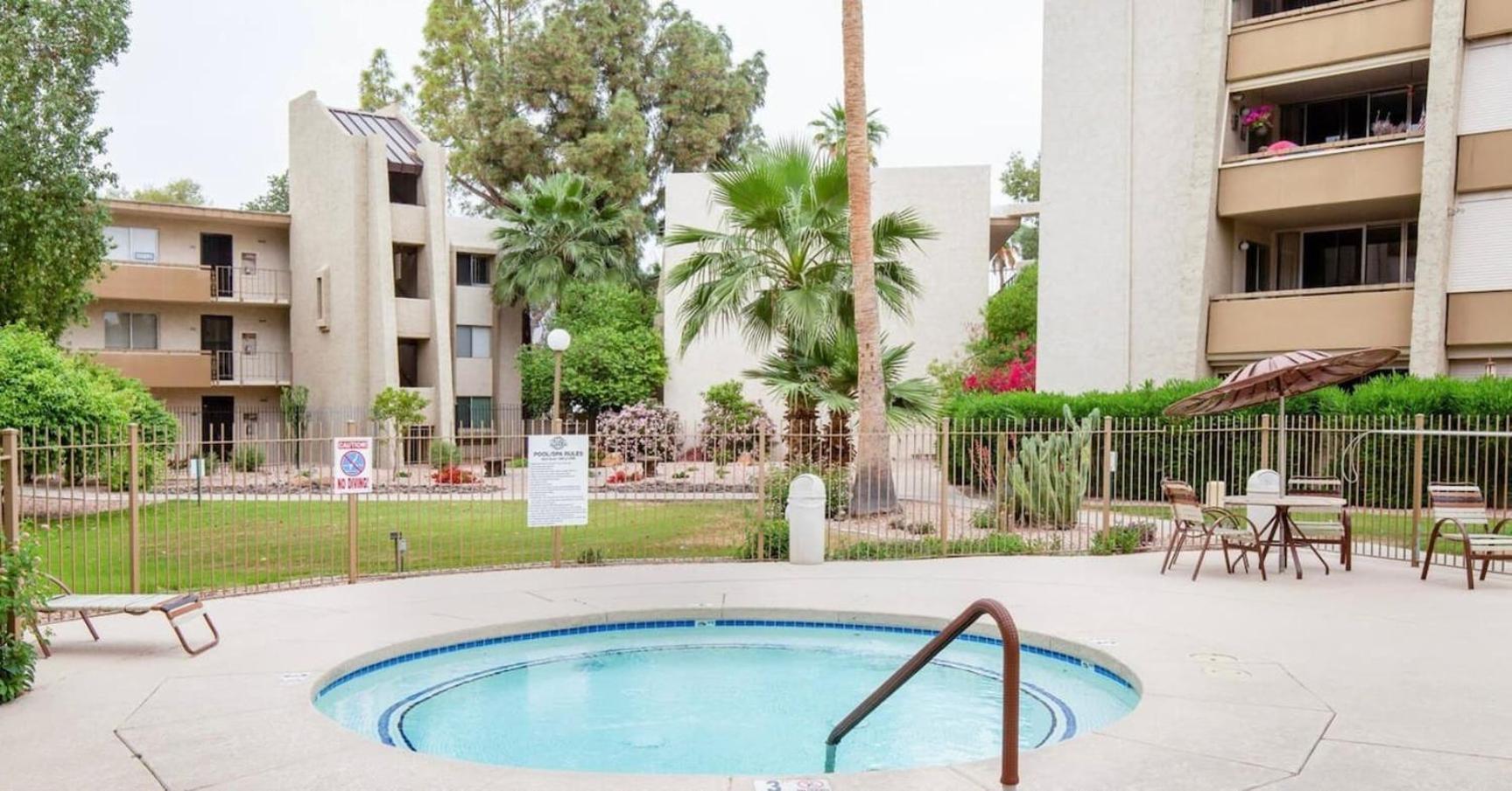 Holiday home Heated Pool & Hot Tub-walk To Old Town Condo! Scottsdale