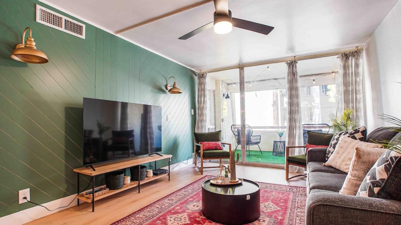 Heated Pool & Hot Tub-walk To Old Town Condo! *