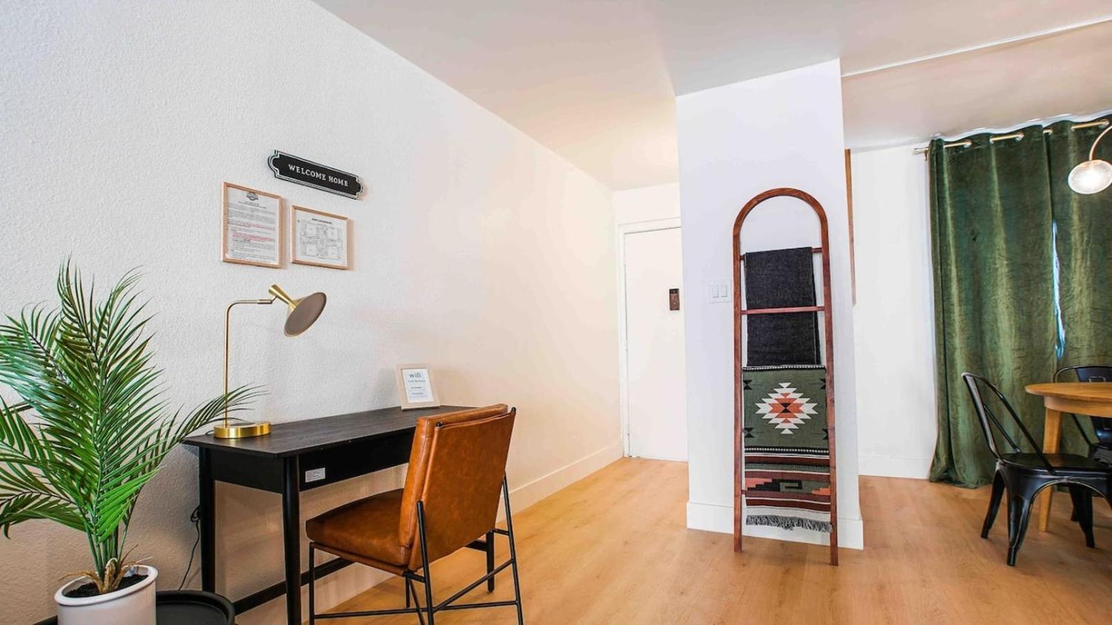 Heated Pool & Hot Tub-walk To Old Town Condo! Scottsdale