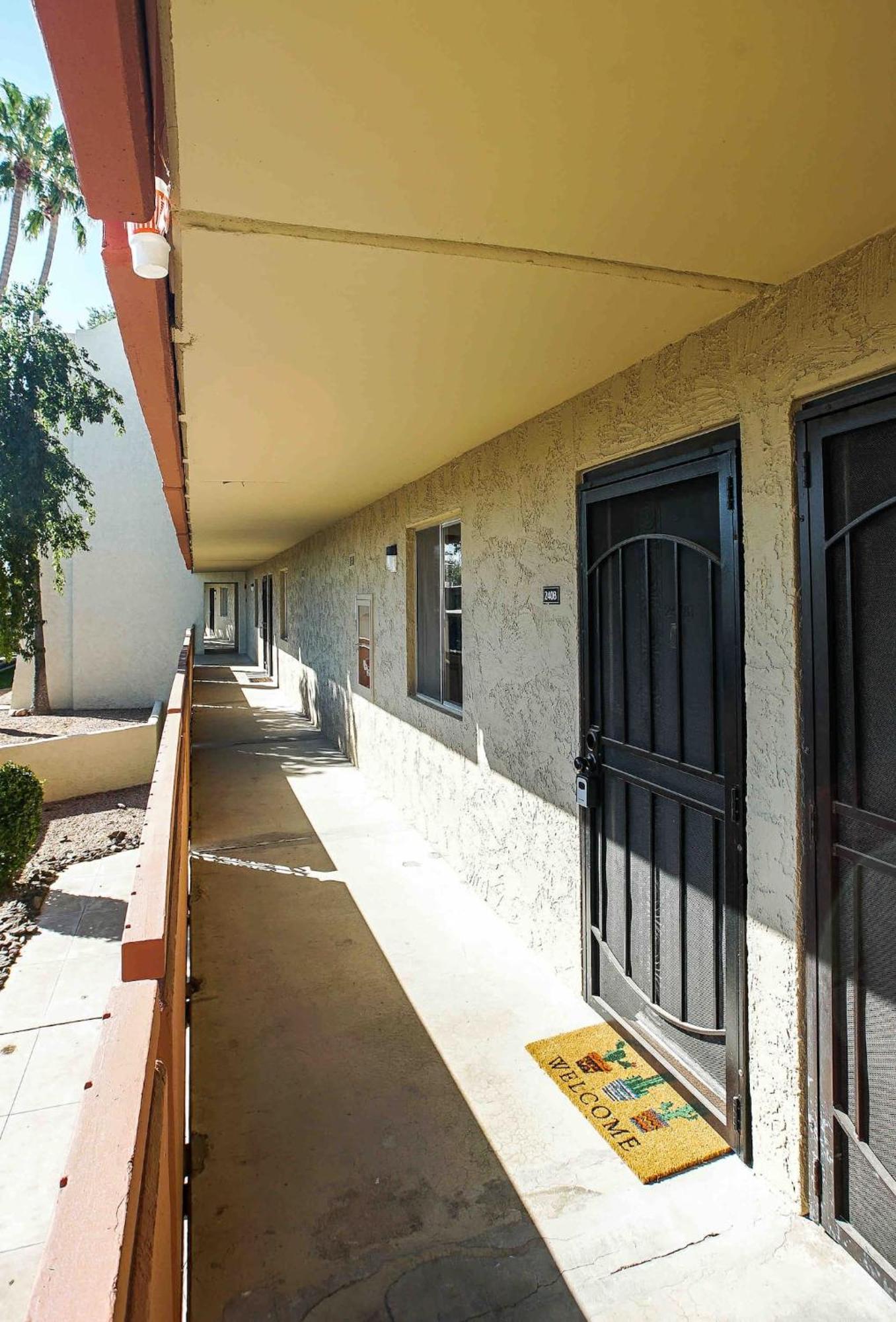 Heated Pool & Hot Tub-walk To Old Town Condo! Holiday home