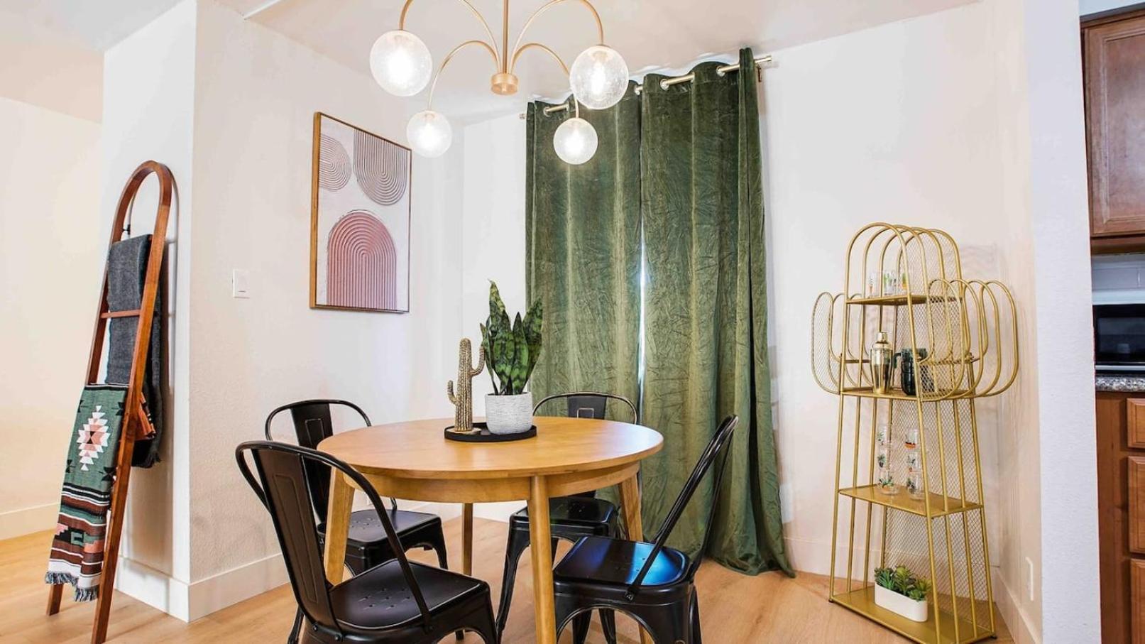 Heated Pool & Hot Tub-walk To Old Town Condo!