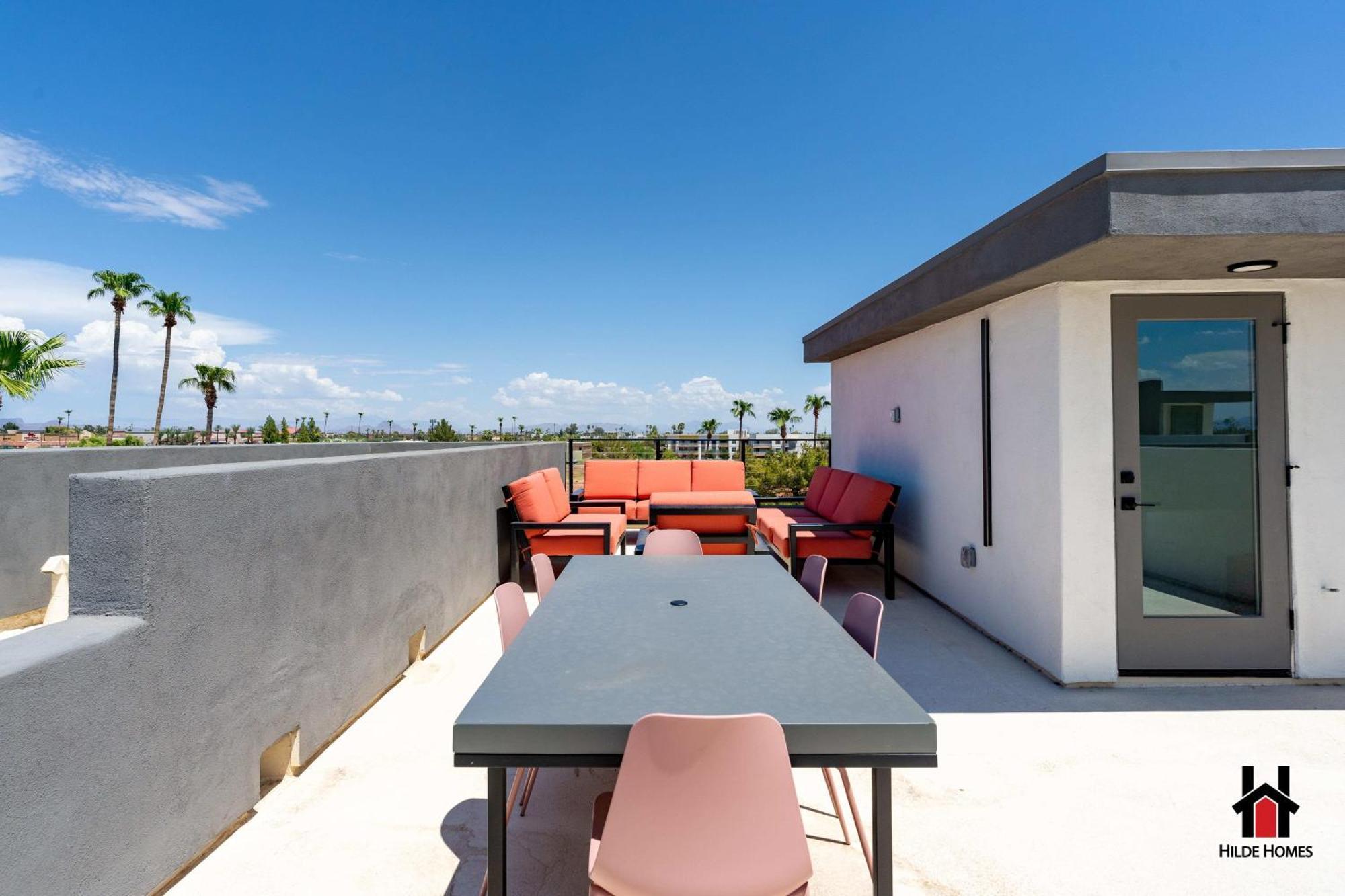 Townhome, Private Roof Terrace, Office, Garage Holiday home
