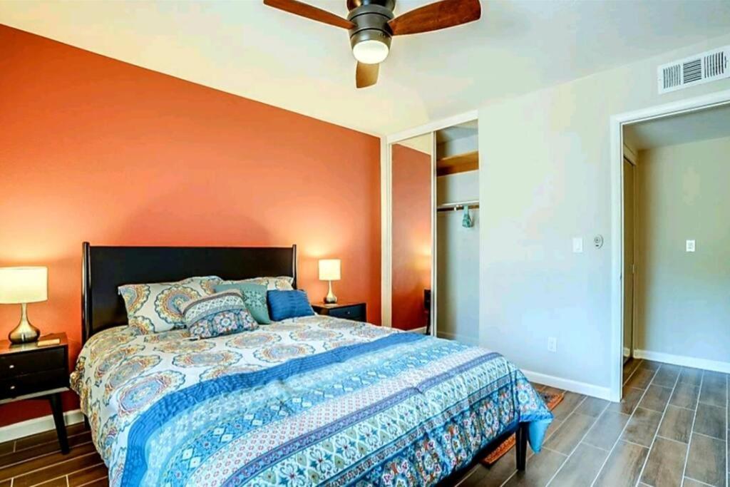 Tranquil Oasis Near Old Town, Hot Tub, Mountain Views Holiday home *