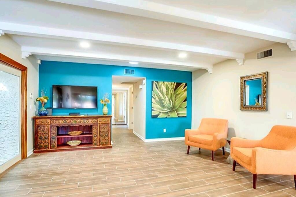 Tranquil Oasis Near Old Town, Hot Tub, Mountain Views Holiday home Scottsdale