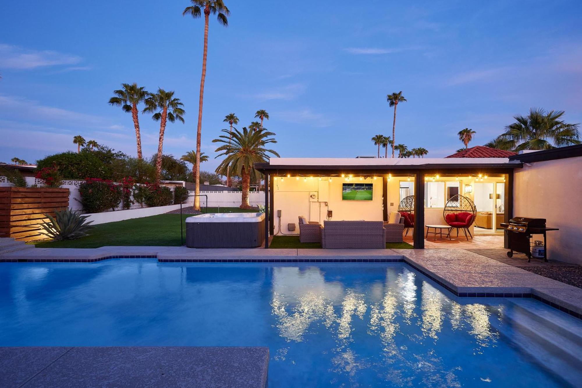 Desert Rose-hot Tub-pool Heat Avail-fire Pit-golf!