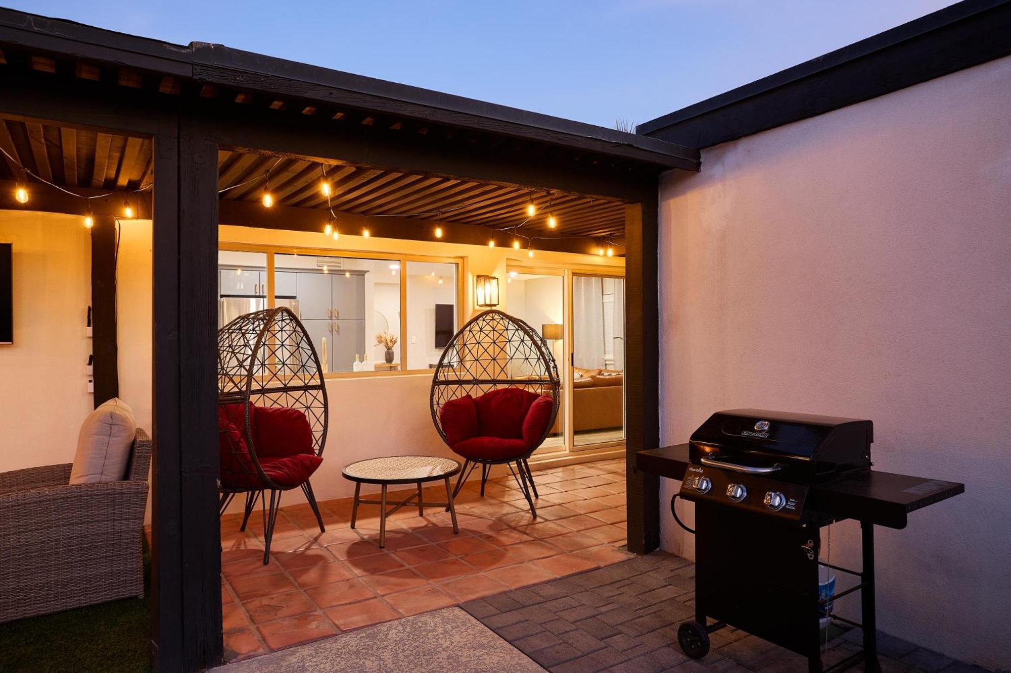 Holiday home Desert Rose-hot Tub-pool Heat Avail-fire Pit-golf!