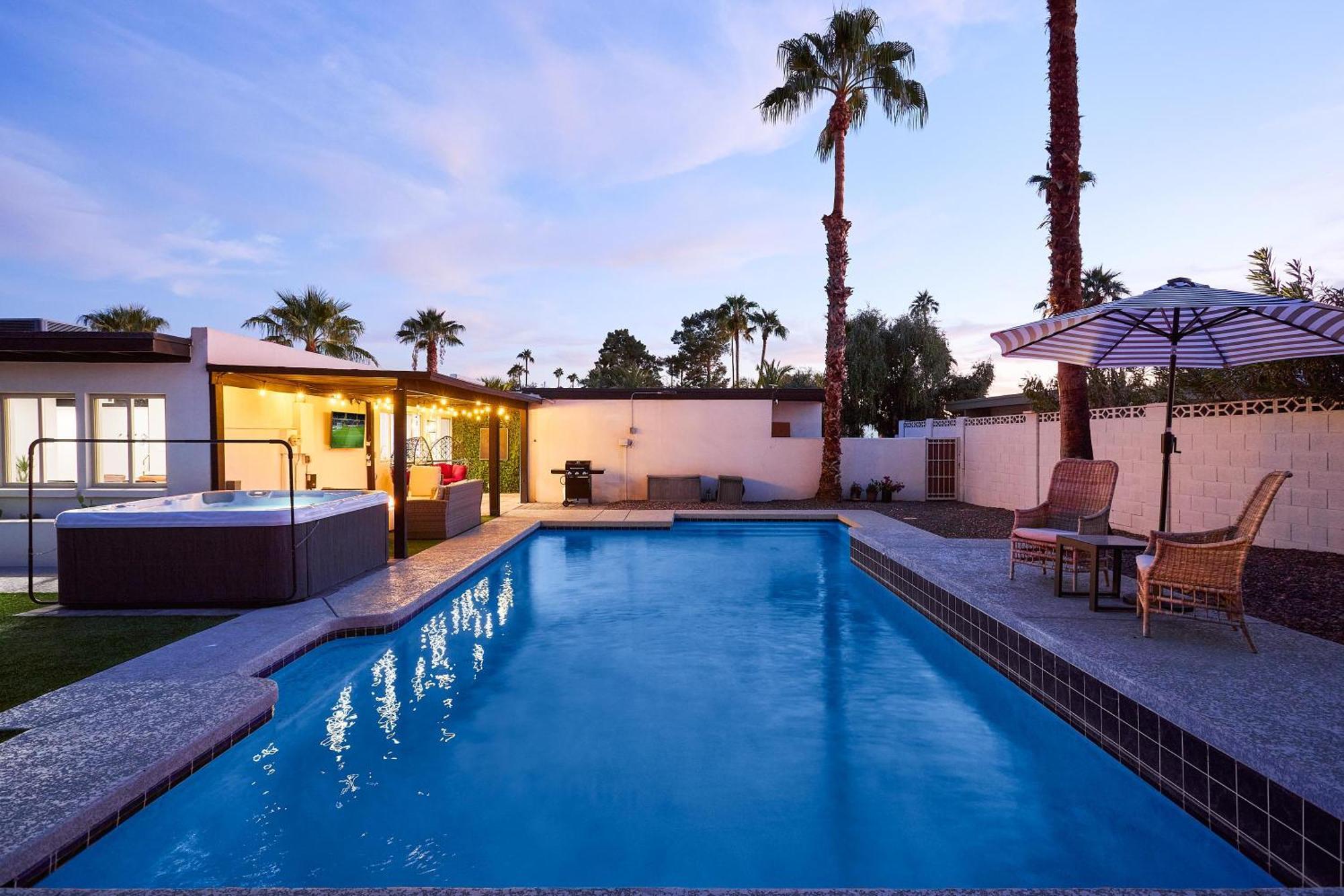 Desert Rose-hot Tub-pool Heat Avail-fire Pit-golf! Holiday home Scottsdale