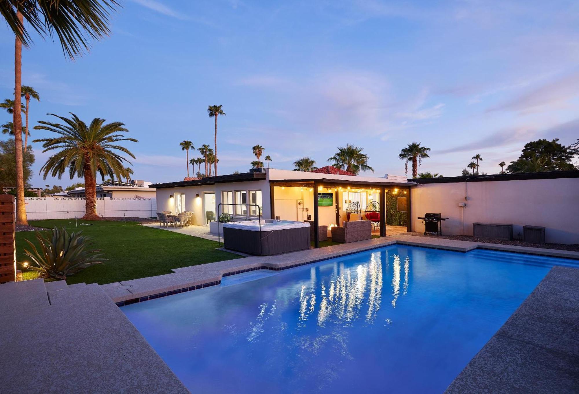 Desert Rose-hot Tub-pool Heat Avail-fire Pit-golf! Holiday home Scottsdale