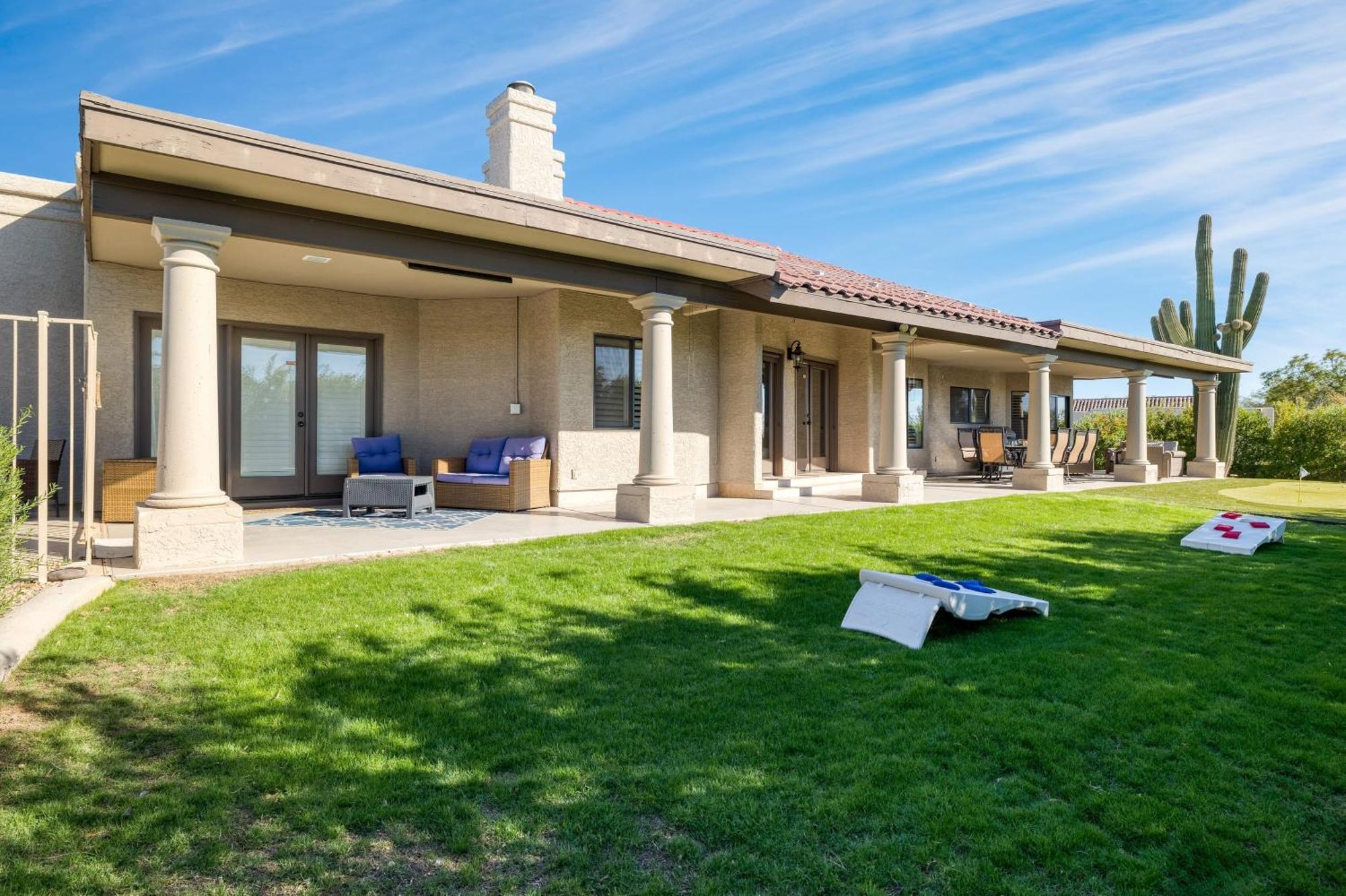 Holiday home Sonoran Sunshine By Avantstay Pool Putting Green Bbq Ping Pong Pool Table Entertainers Wonderland