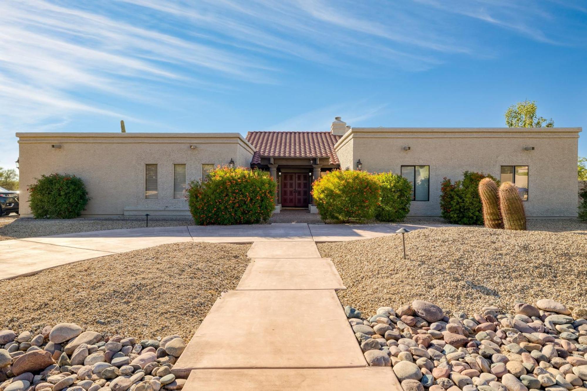 Holiday home Sonoran Sunshine By Avantstay Pool Putting Green Bbq Ping Pong Pool Table Entertainers Wonderland