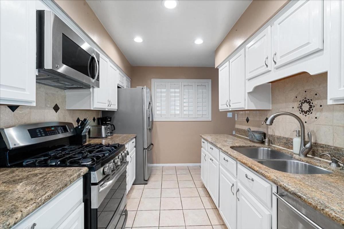 Basketball Court & Heated Pool, 1 Mi To Old Town!