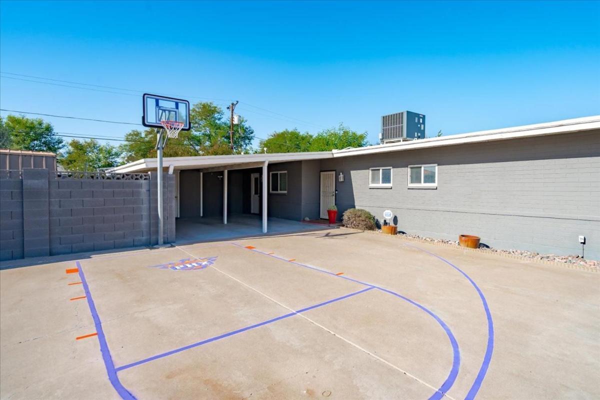 Holiday home Basketball Court & Heated Pool, 1 Mi To Old Town! Scottsdale