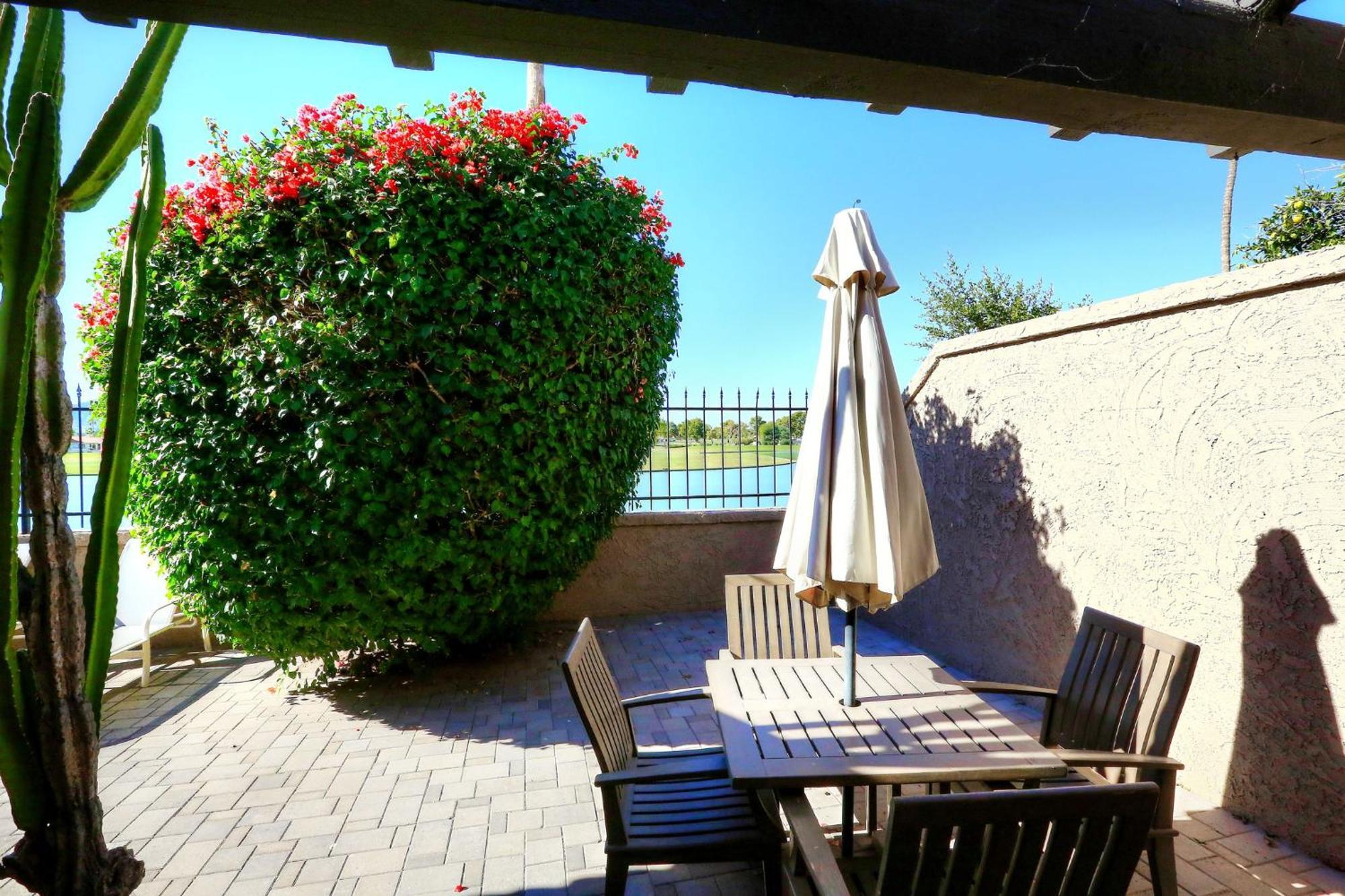 Waterfront, Golf, Camelback Mtn View, 2 Patios Holiday home Scottsdale