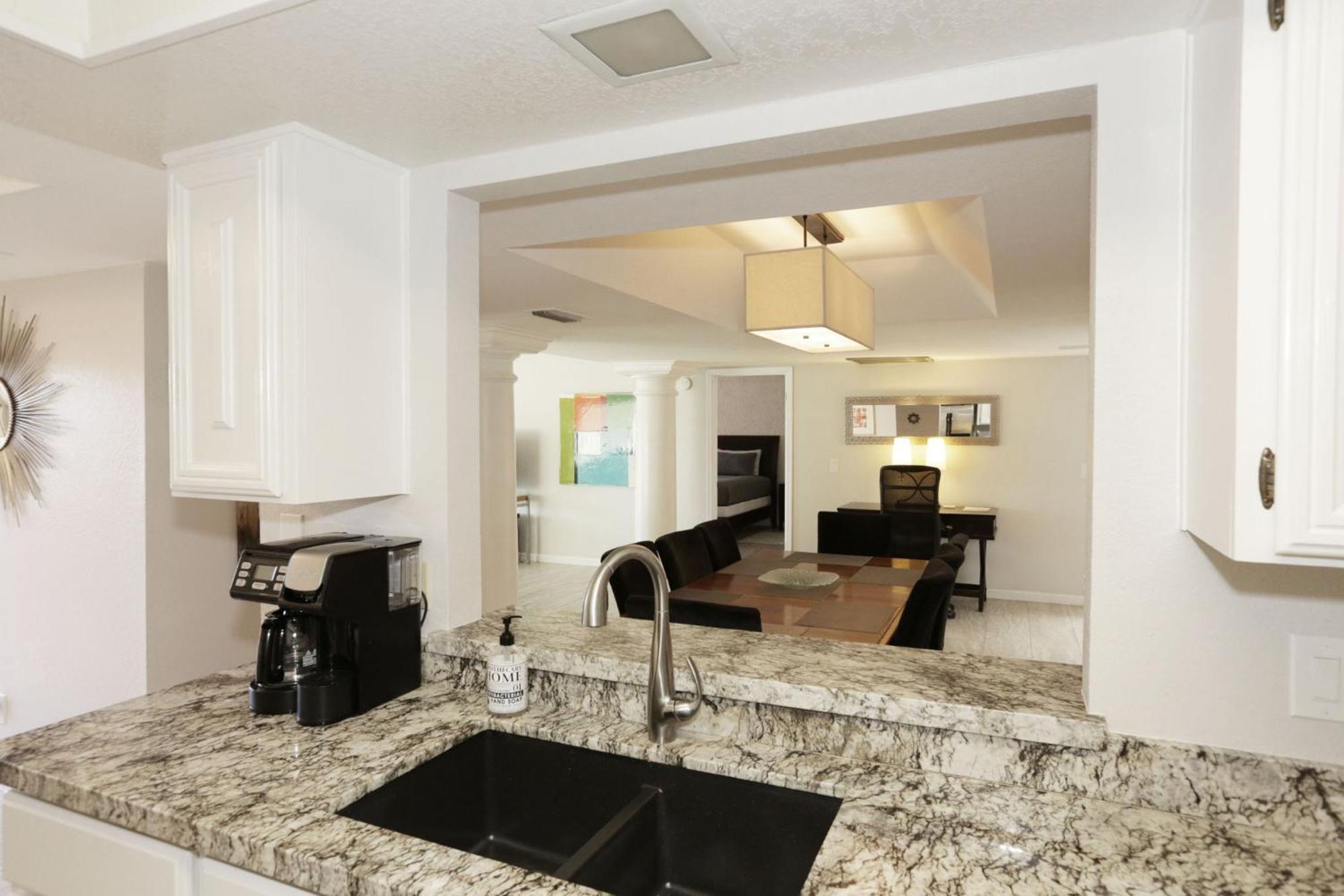 Waterfront, Golf, Camelback Mtn View, 2 Patios Holiday home