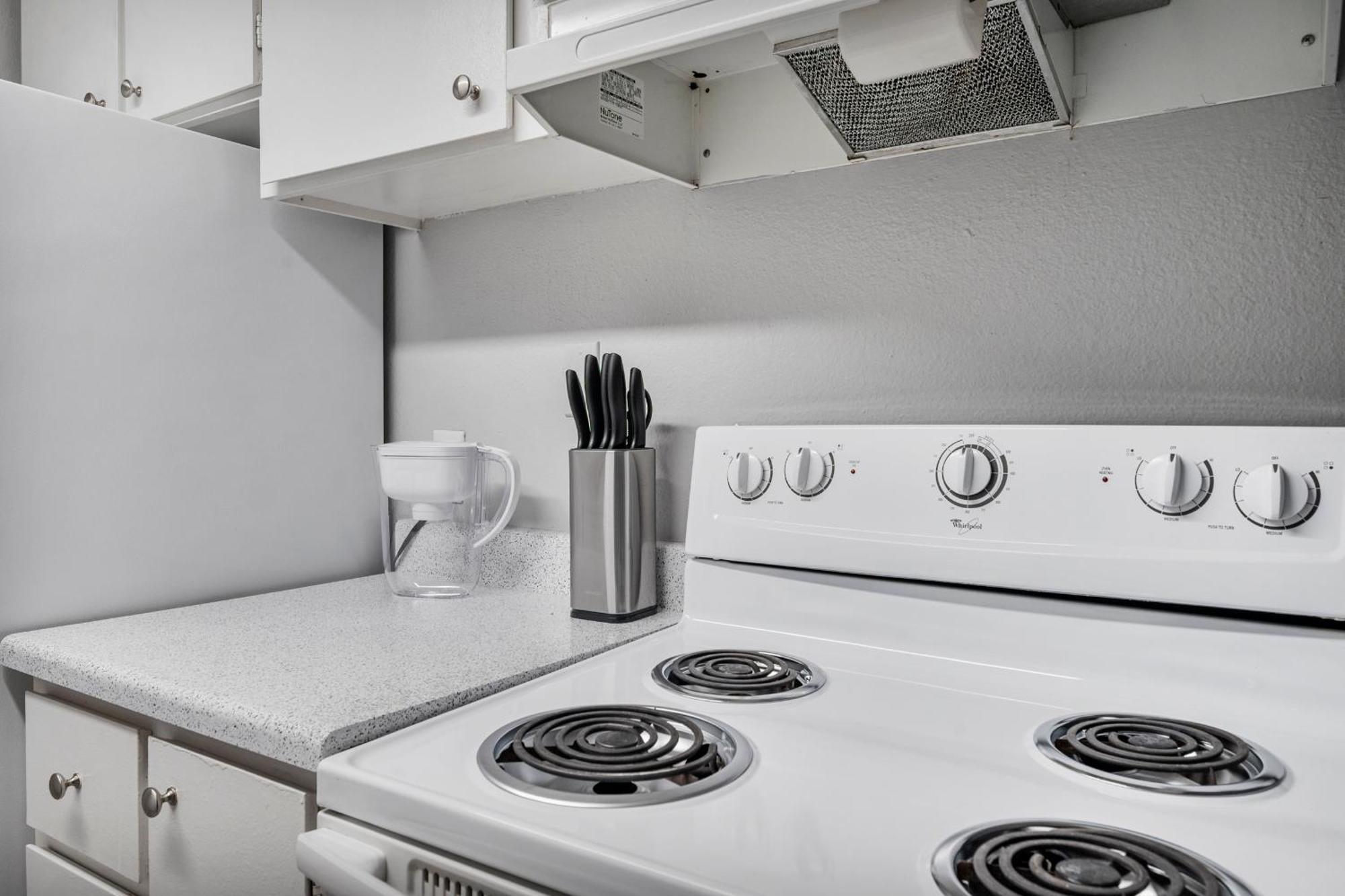 Stylish 1br With Pool Access & Free Parking