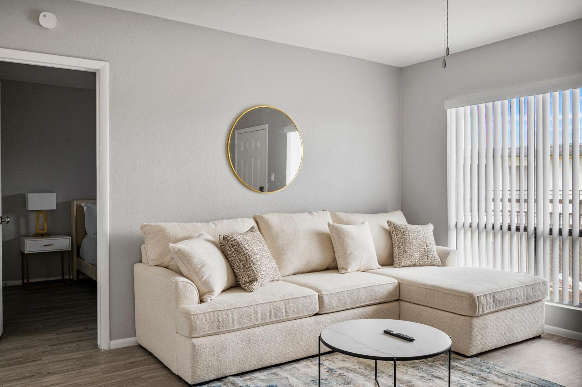 Apartment Stylish 1br With Pool Access & Free Parking