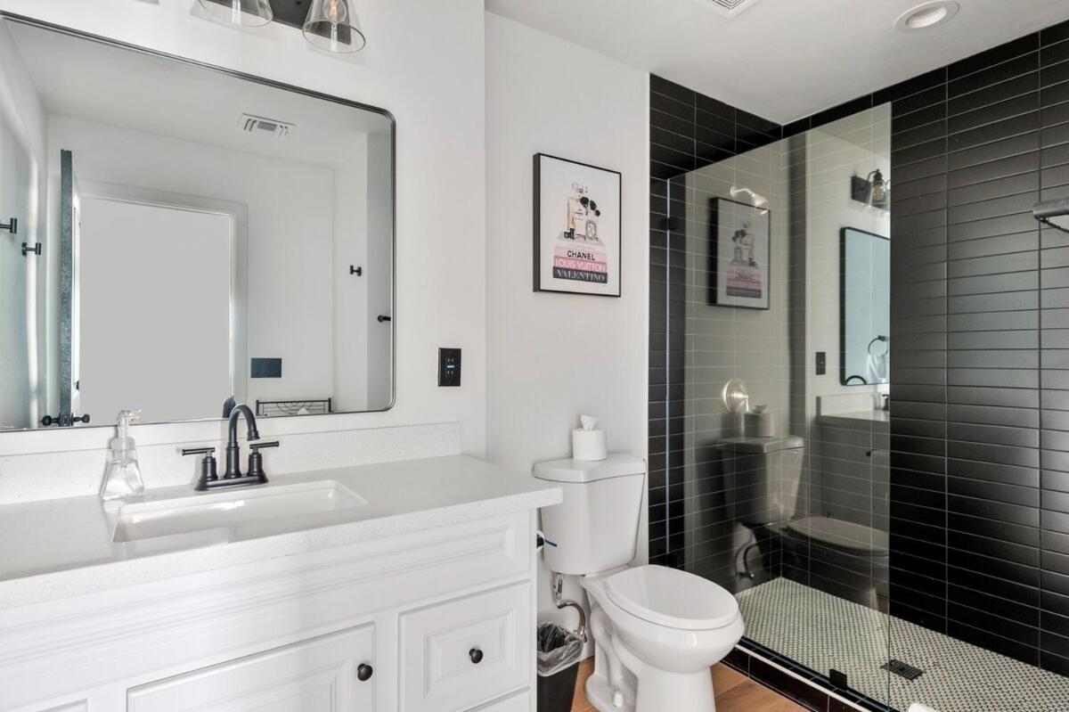 Luxurious 4b3b With Pool And Free Parking Apartment *