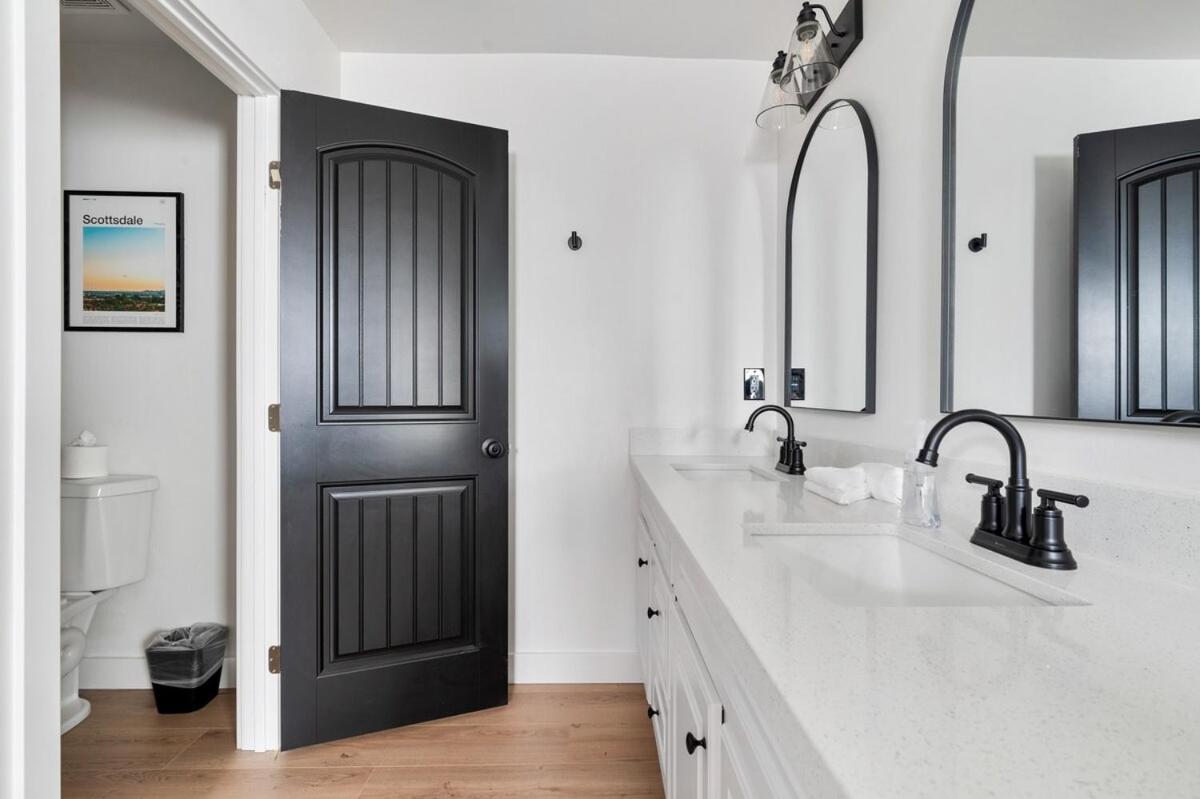 Apartment Luxurious 4b3b With Pool And Free Parking