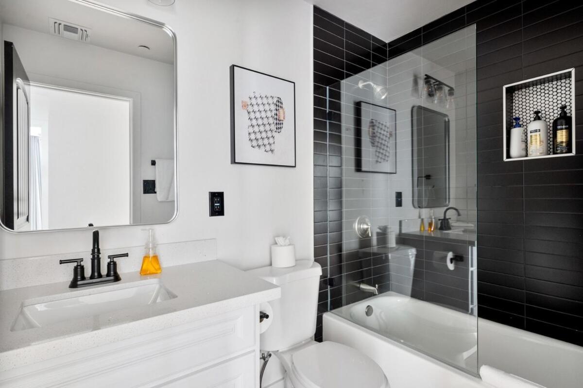 Luxurious 4b3b With Pool And Free Parking *