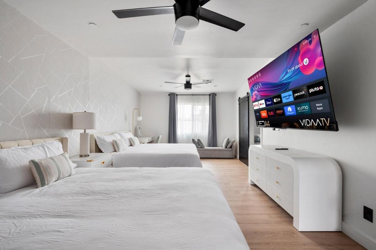 Luxurious 4b3b With Pool And Free Parking Apartment