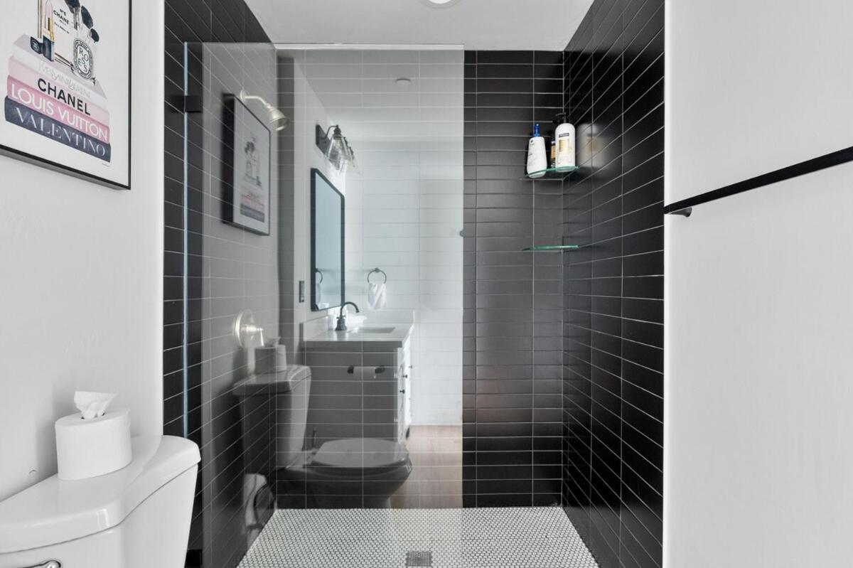 Apartment Luxurious 4b3b With Pool And Free Parking
