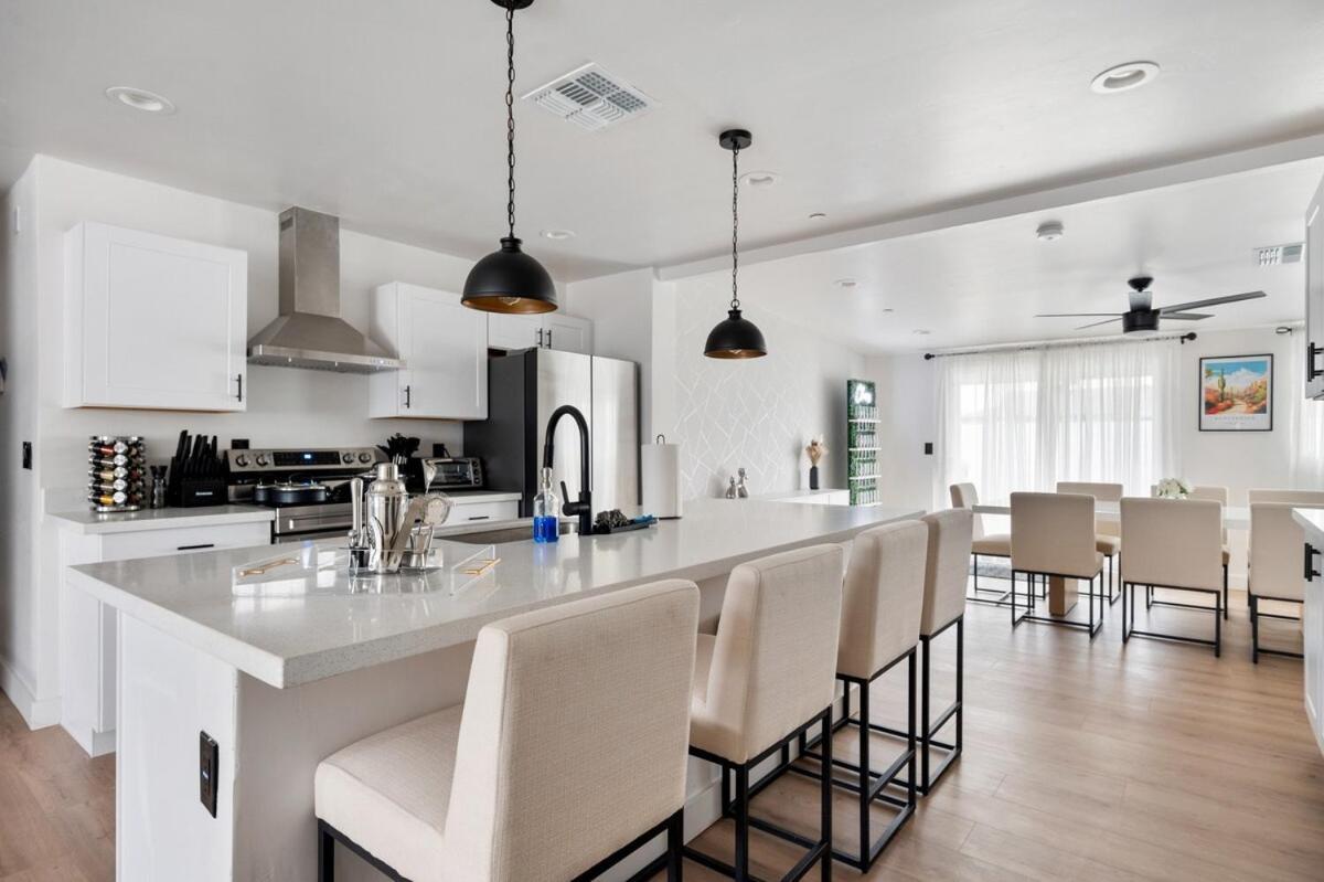 Apartment Luxurious 4b3b With Pool And Free Parking Scottsdale