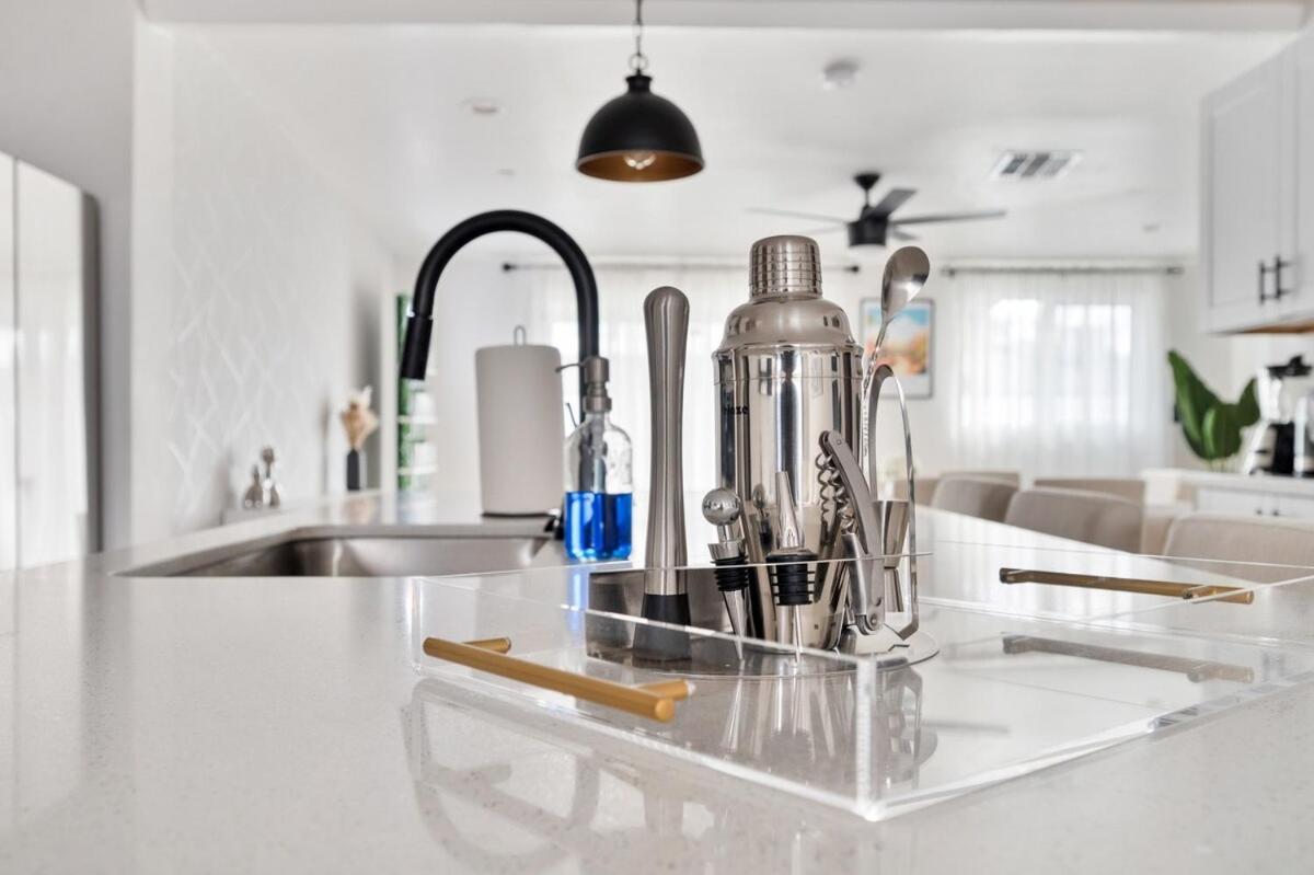 Luxurious 4b3b With Pool And Free Parking Apartment *
