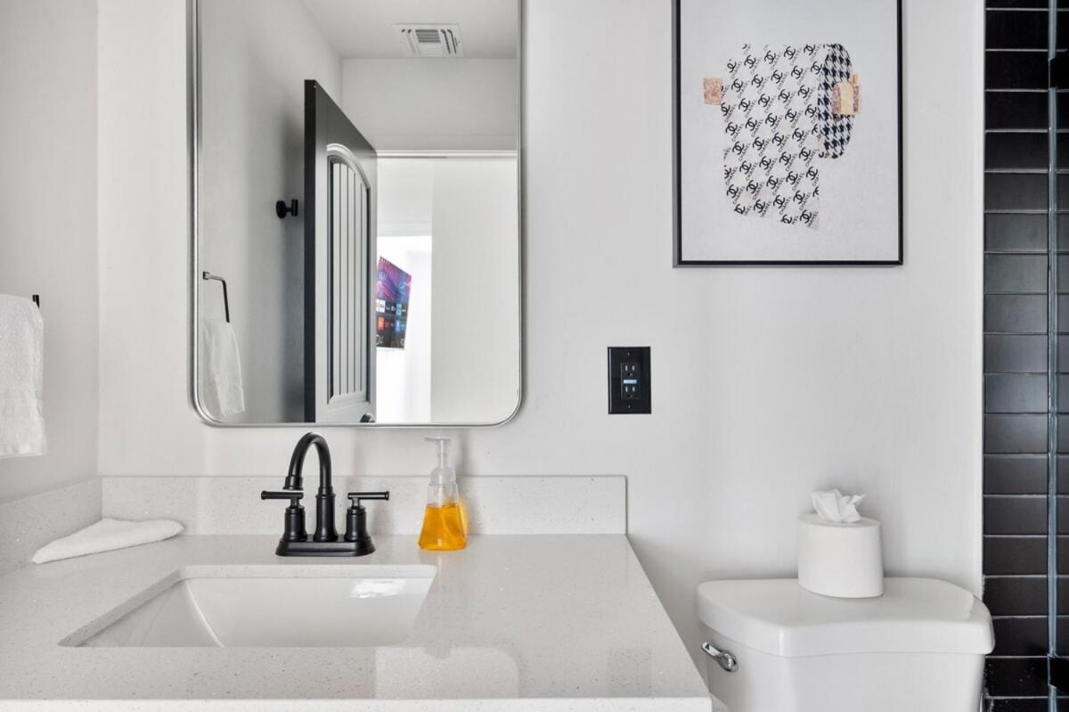 Luxurious 4b3b With Pool And Free Parking