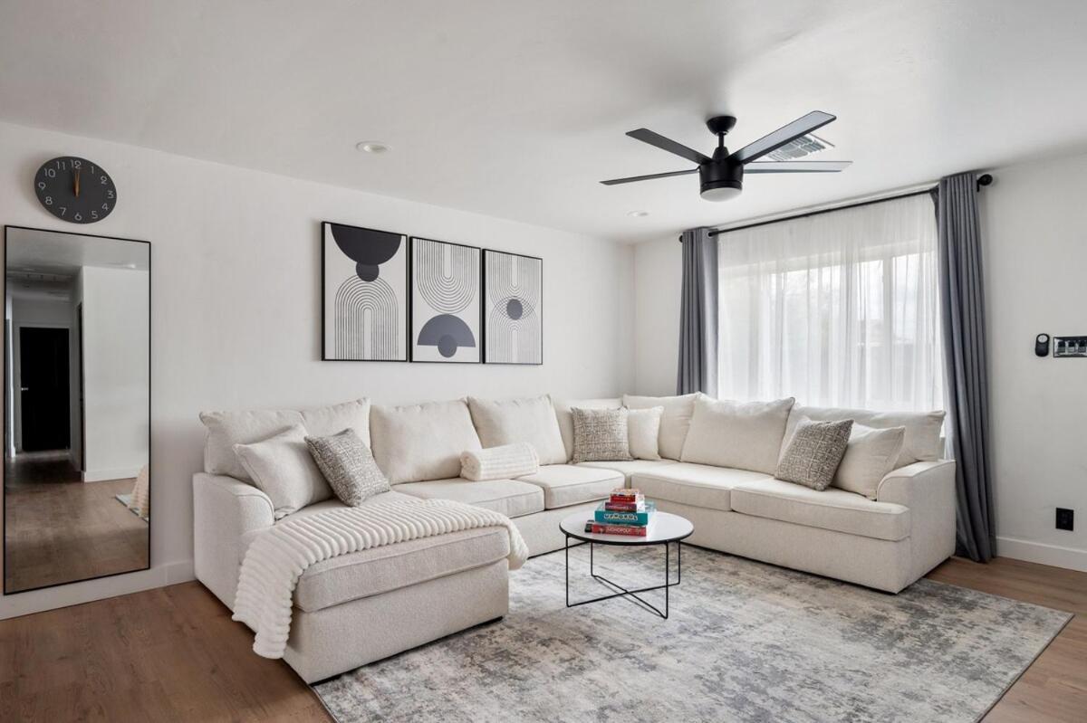 Apartment Luxurious 4b3b With Pool And Free Parking