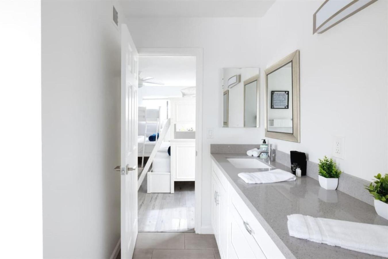 489 Massive 5 Bedroom Walk To Old Town Scottsdale