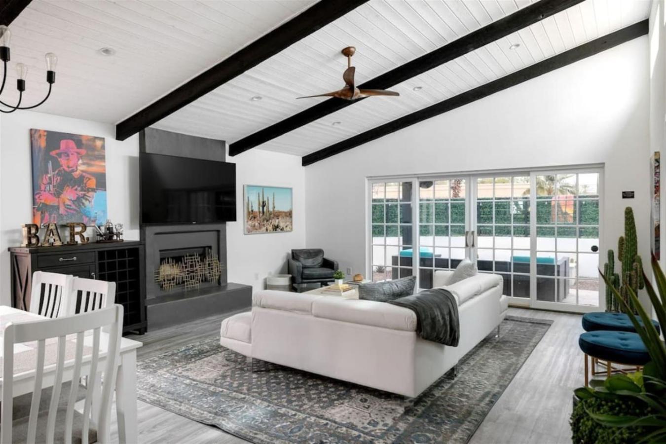 489 Massive 5 Bedroom Walk To Old Town