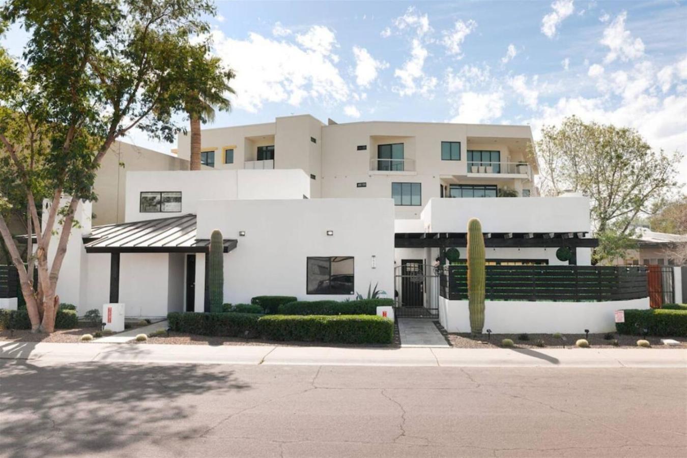 Holiday home 489 Massive 5 Bedroom Walk To Old Town