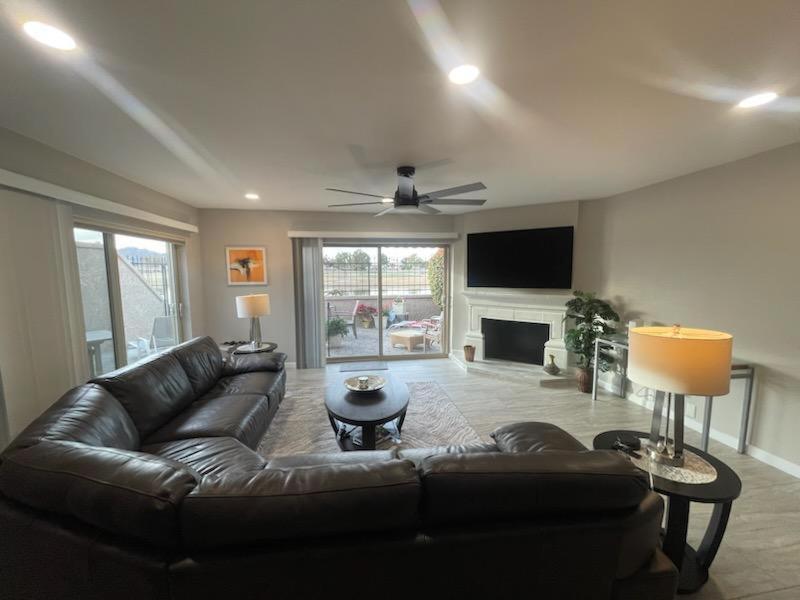 Waterfront, Golf, Camelback Mtn View, 2 Patios Holiday home