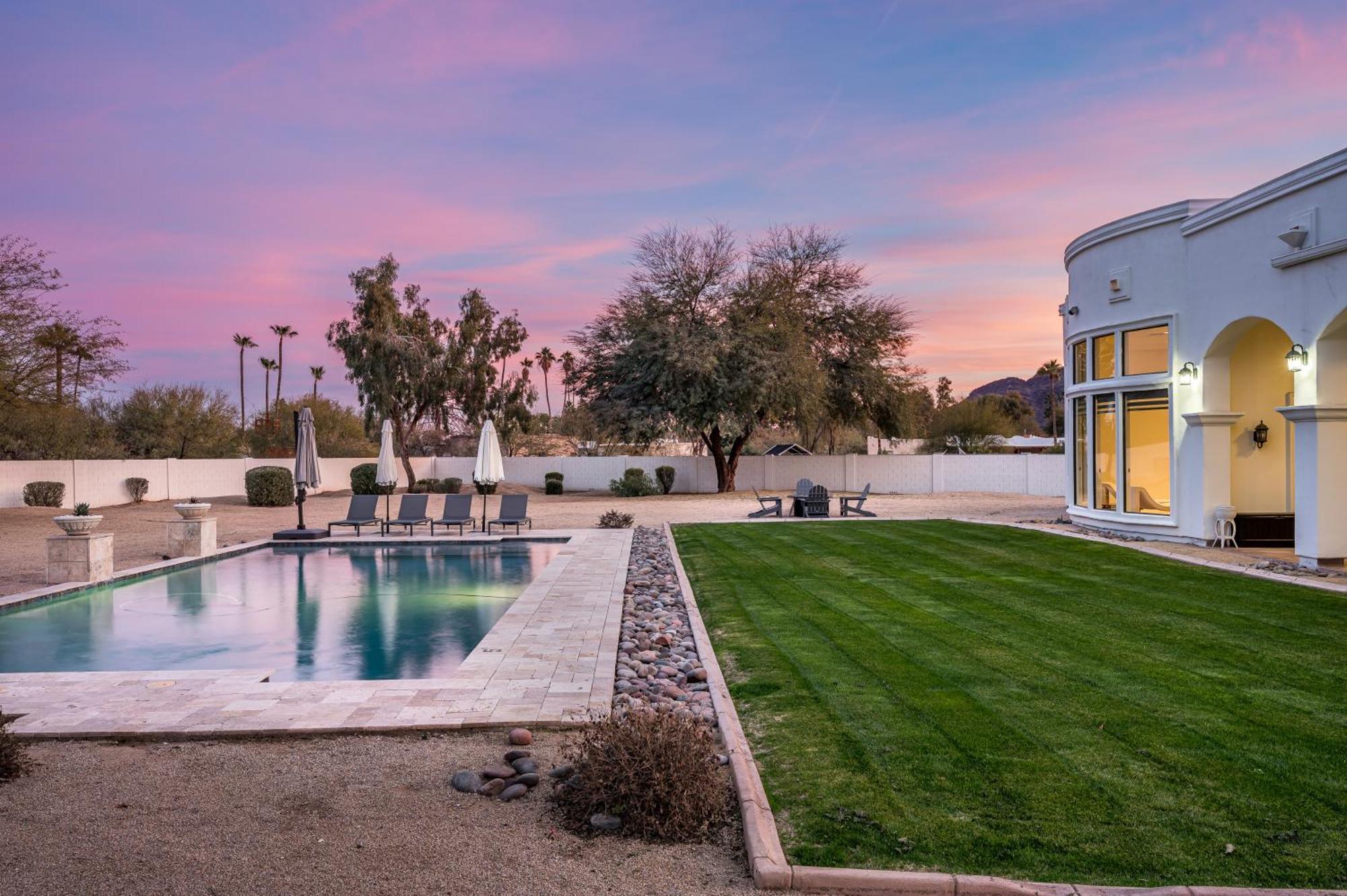 Mystique Paradise Modern Mixed With Eclectic Treasure Holiday home Scottsdale