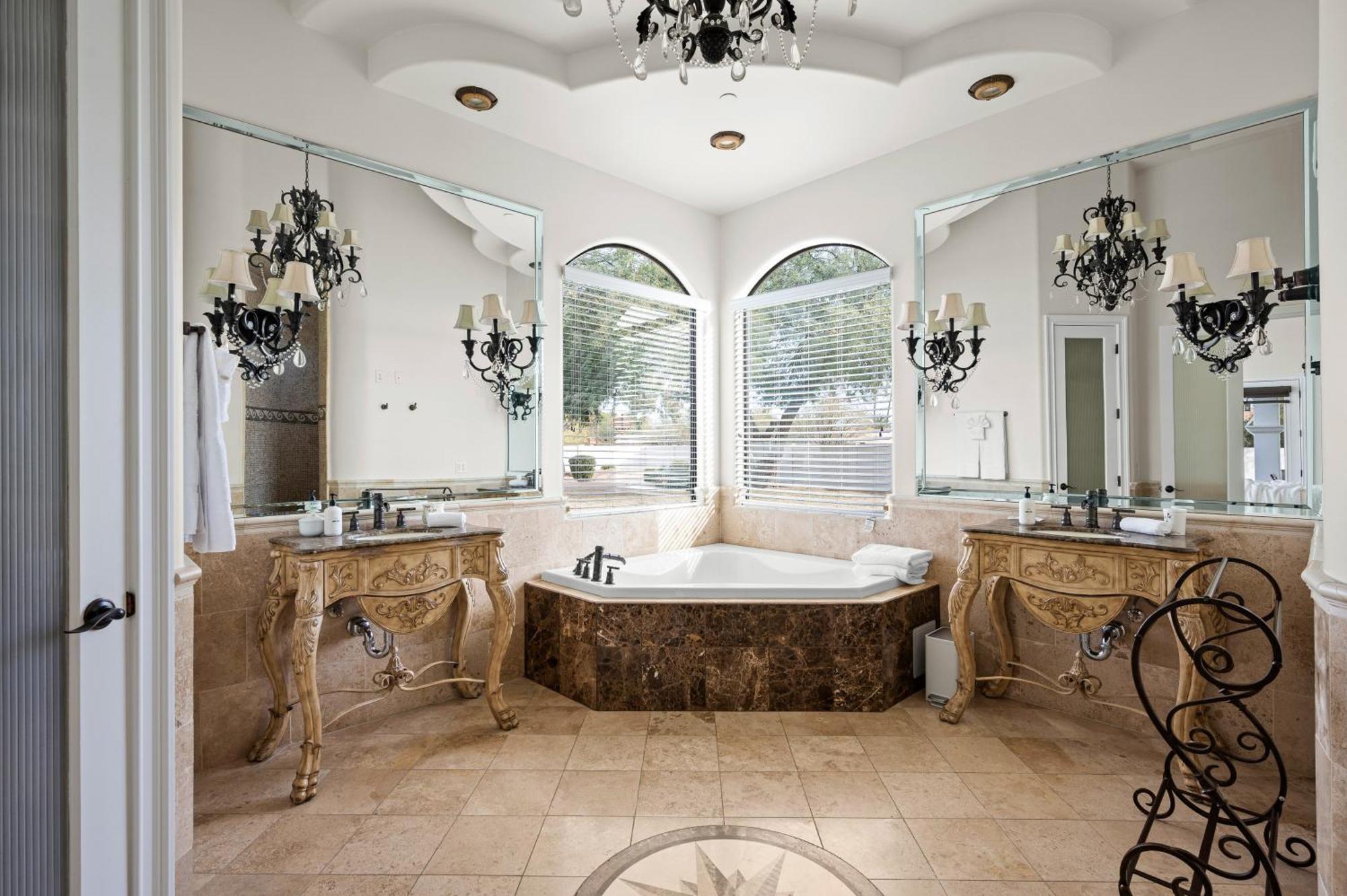 Mystique Paradise Modern Mixed With Eclectic Treasure Holiday home *