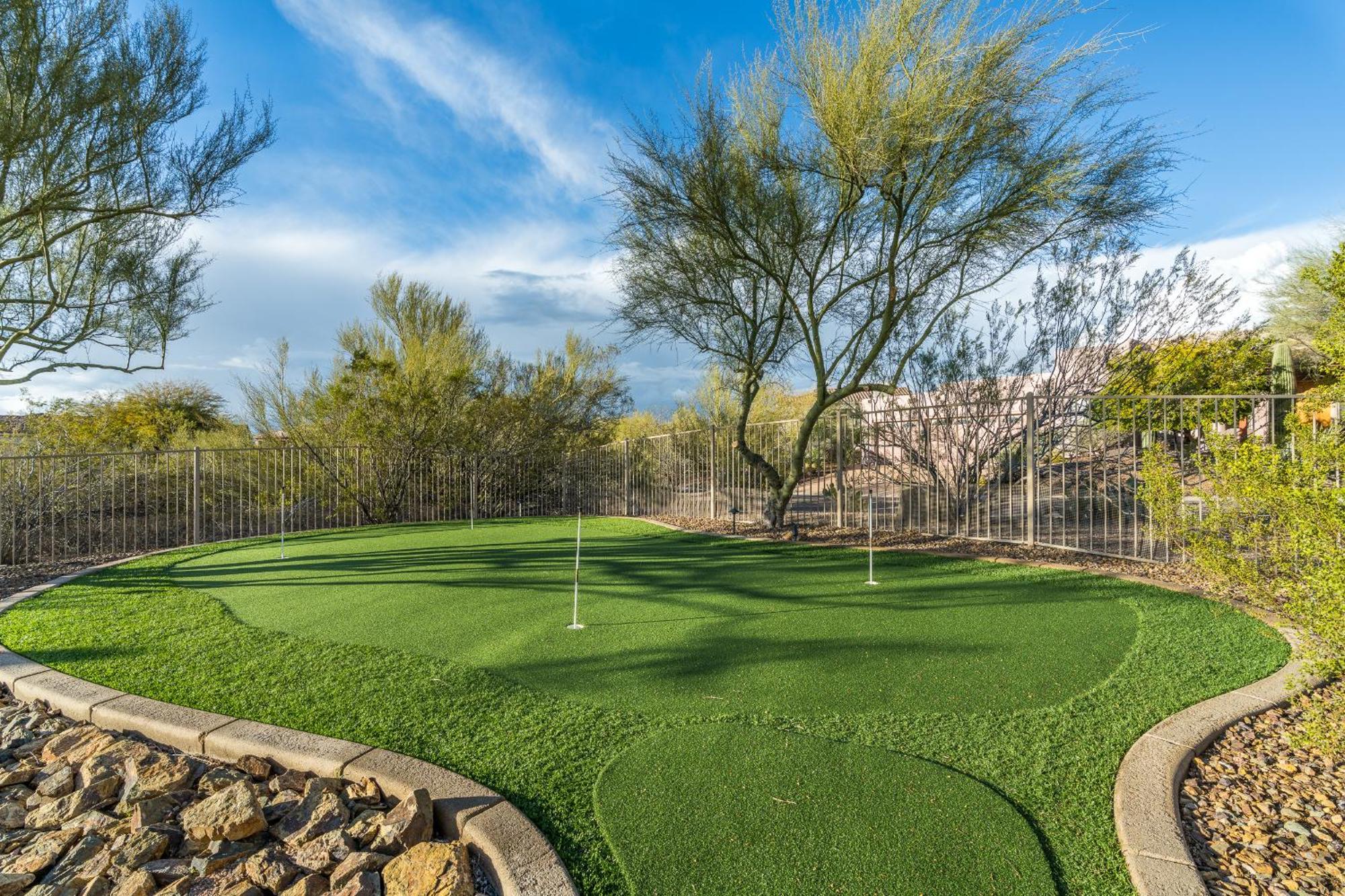 Pinnacle Perfection By Porter Heated Pool W Outdoor Putting Holiday home *