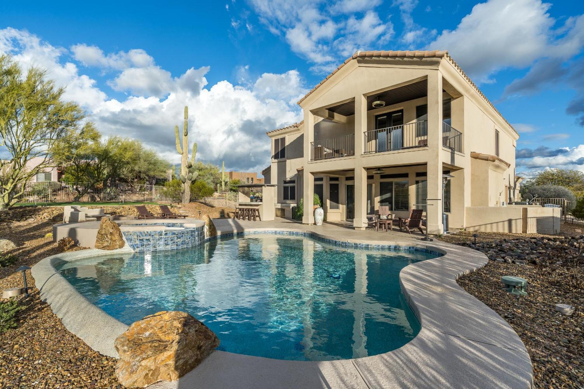 Pinnacle Perfection By Porter Heated Pool W Outdoor Putting Holiday home Scottsdale