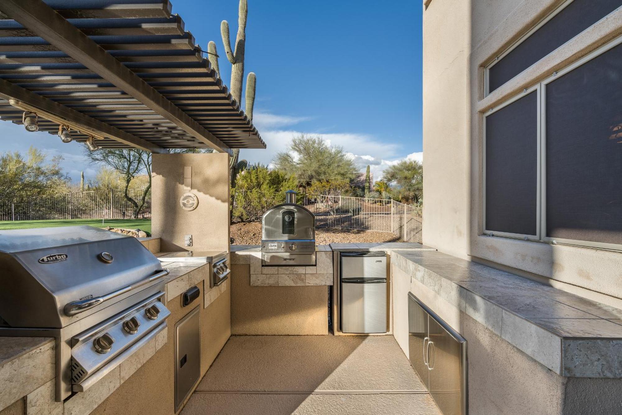 Pinnacle Perfection By Porter Heated Pool W Outdoor Putting Holiday home *