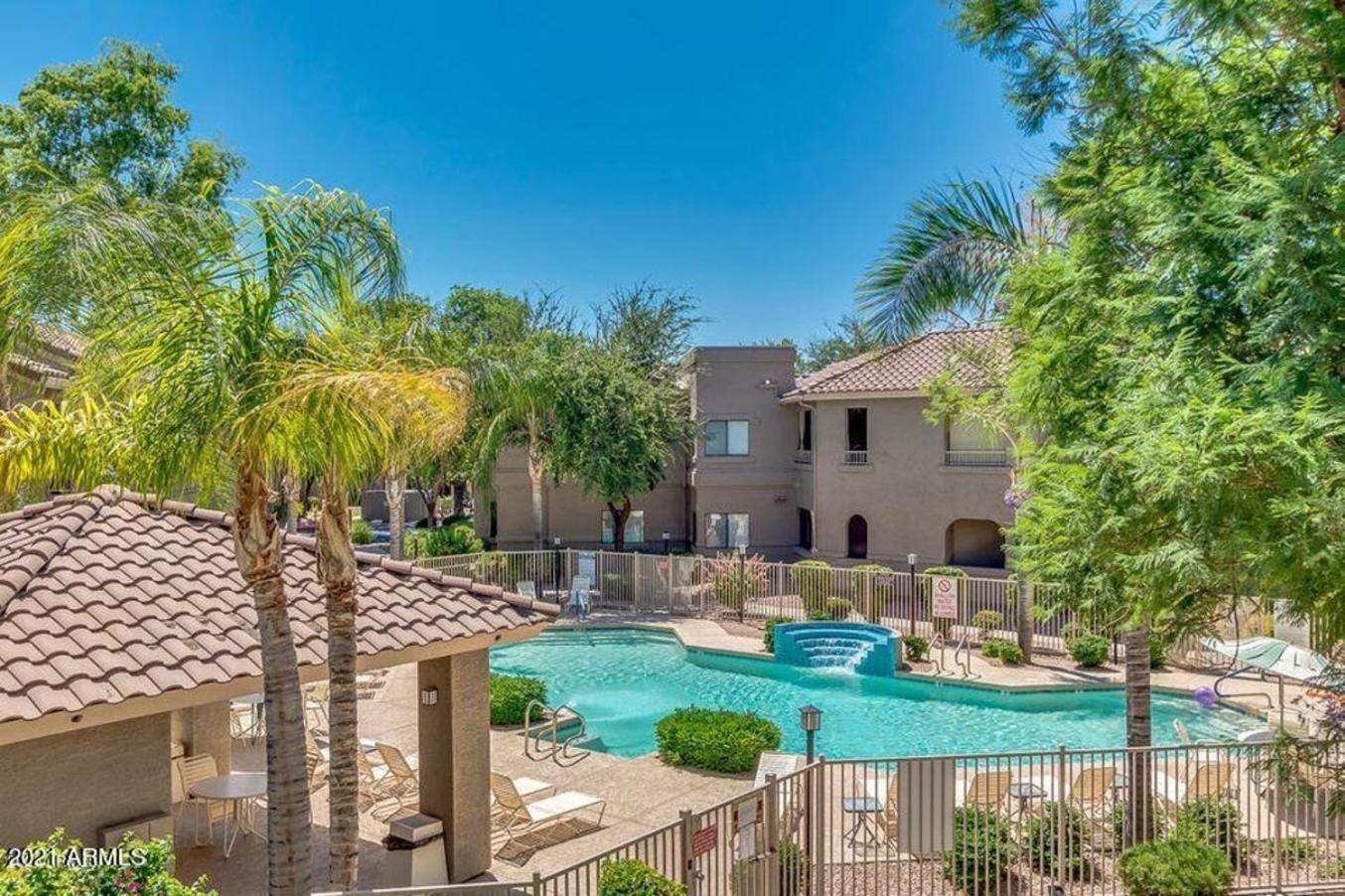 15 Miles To Westworld, Golf, Barrett Jackson Holiday home *