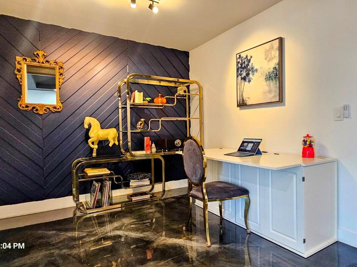 Holiday home 5 Bdr 4 Bth Walk To Old Town 12 Min Airport Pool Table Scottsdale