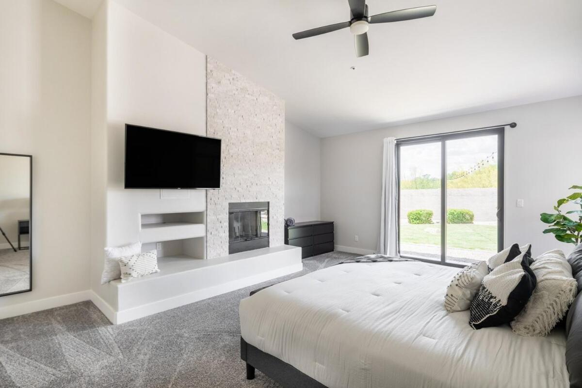 Oasis Escape With Hot Tub And Pool Holiday home Scottsdale