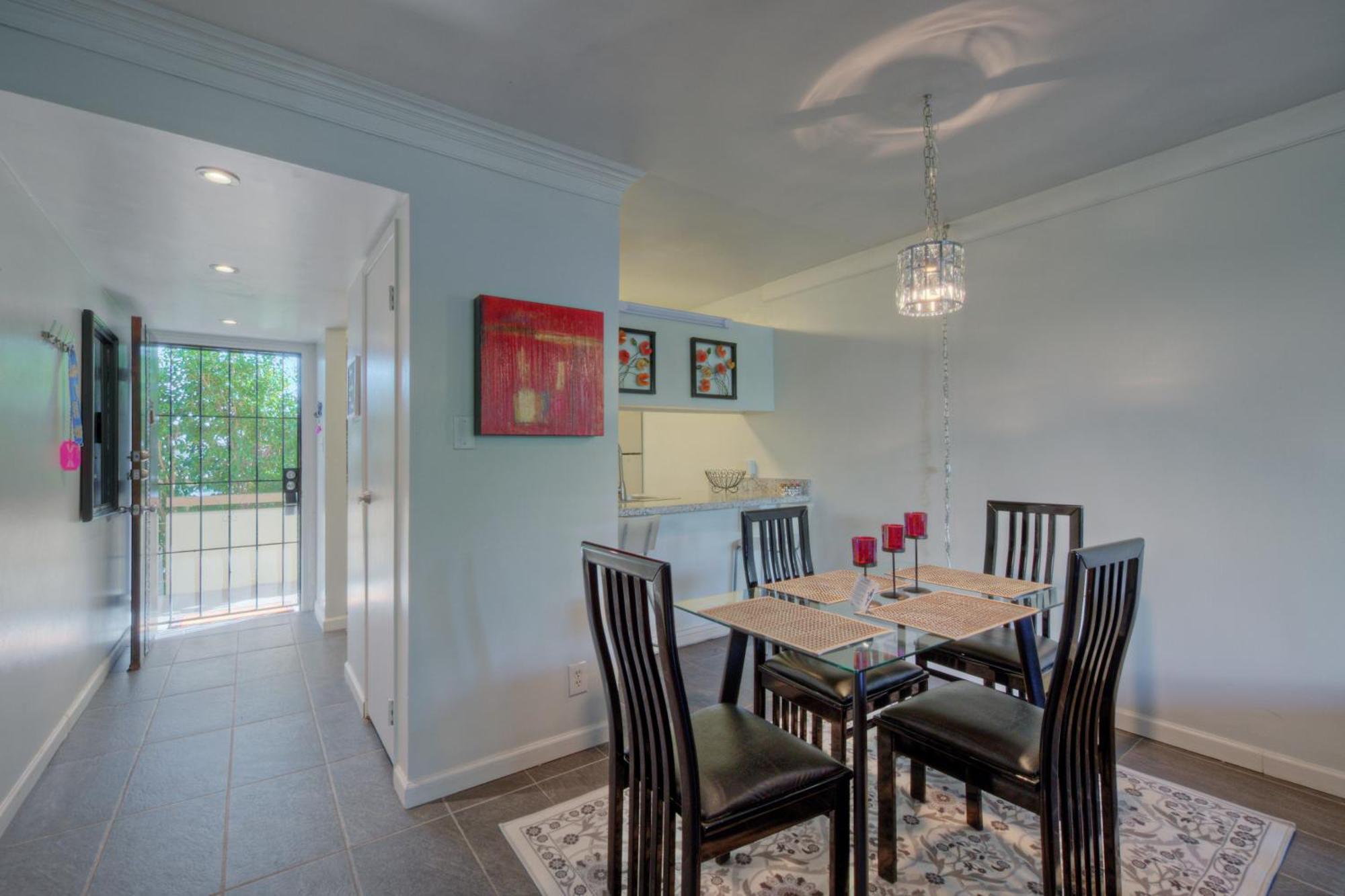 Exquisite 2br W Pool Near Old Town *