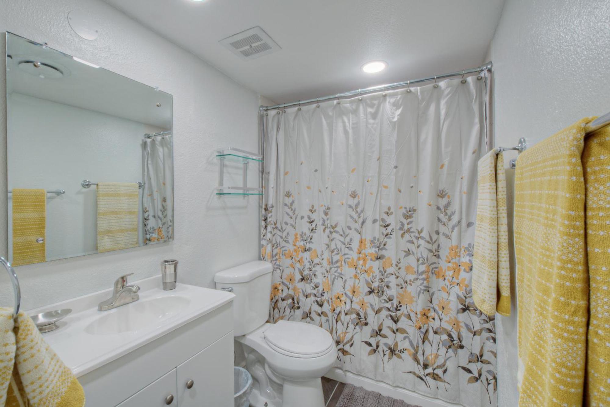 Exquisite 2br W Pool Near Old Town
