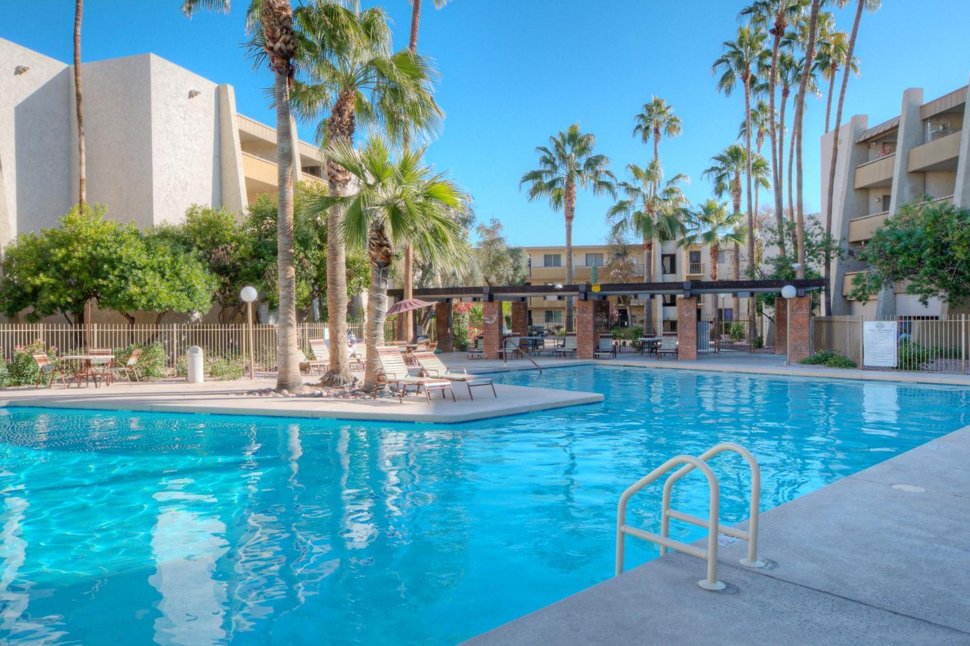 Exquisite 2br W Pool Near Old Town *