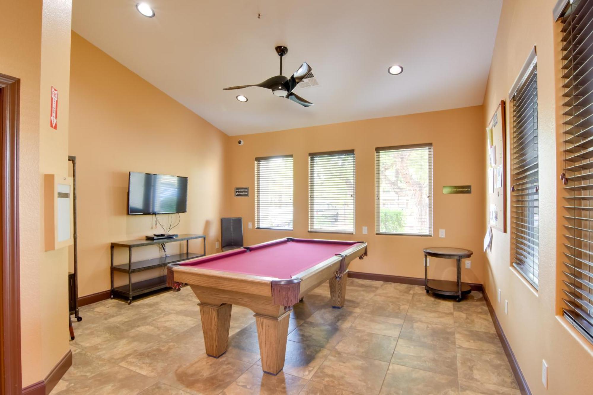 Community Pool, Walkable Area Apartment Scottsdale
