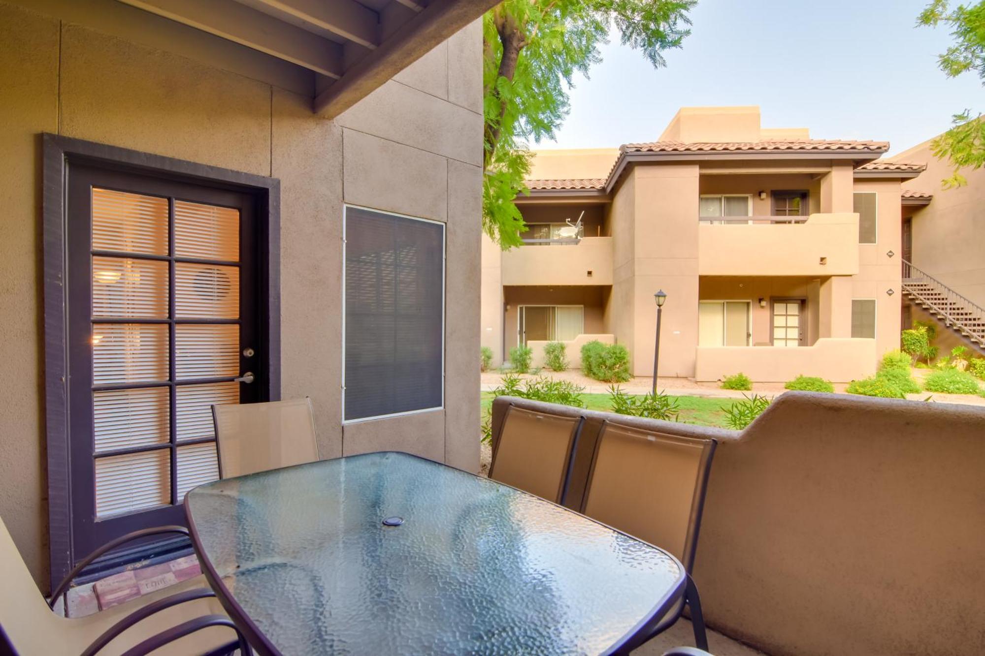 Community Pool, Walkable Area Apartment Scottsdale