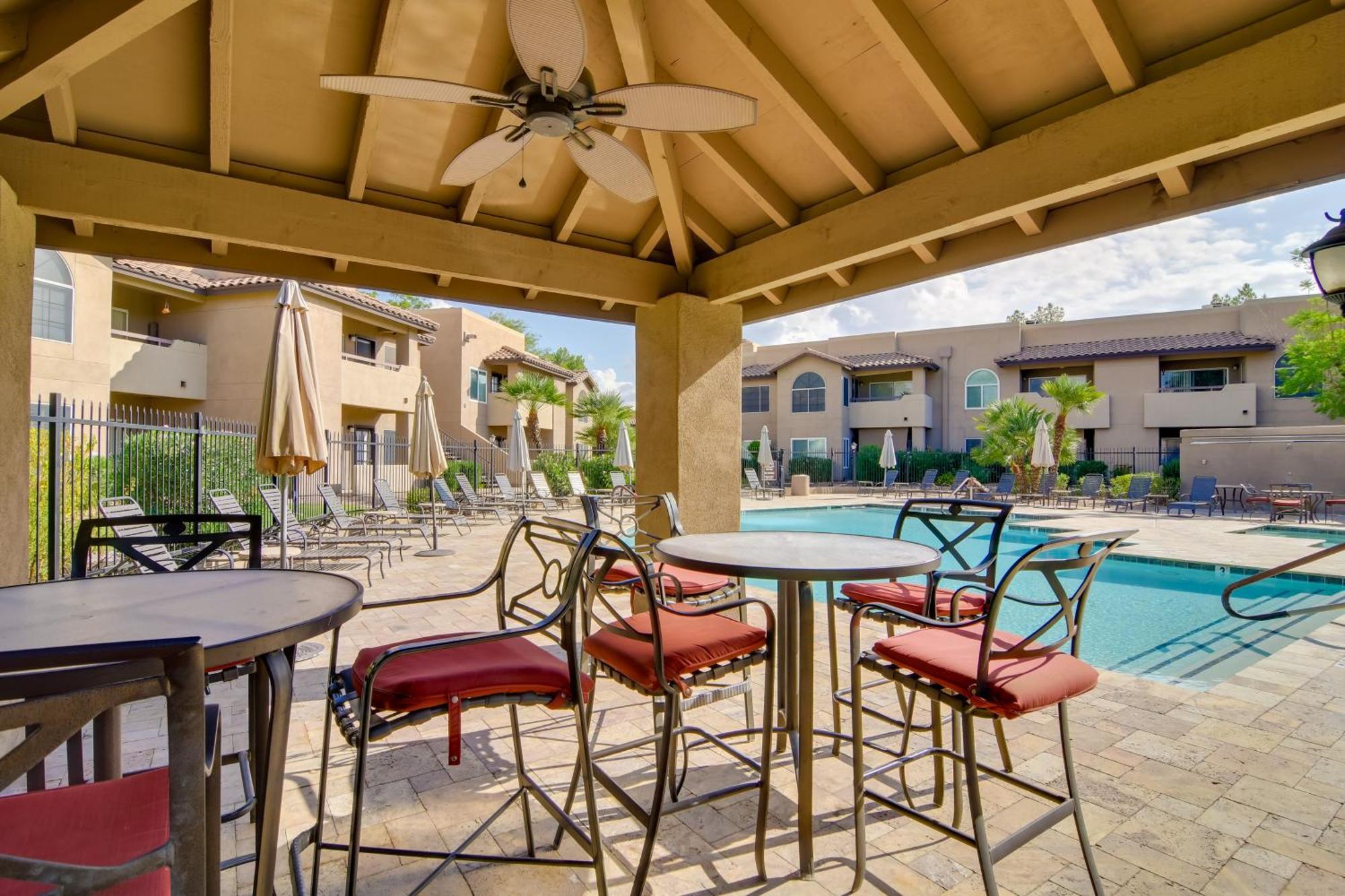 Community Pool, Walkable Area Apartment Scottsdale